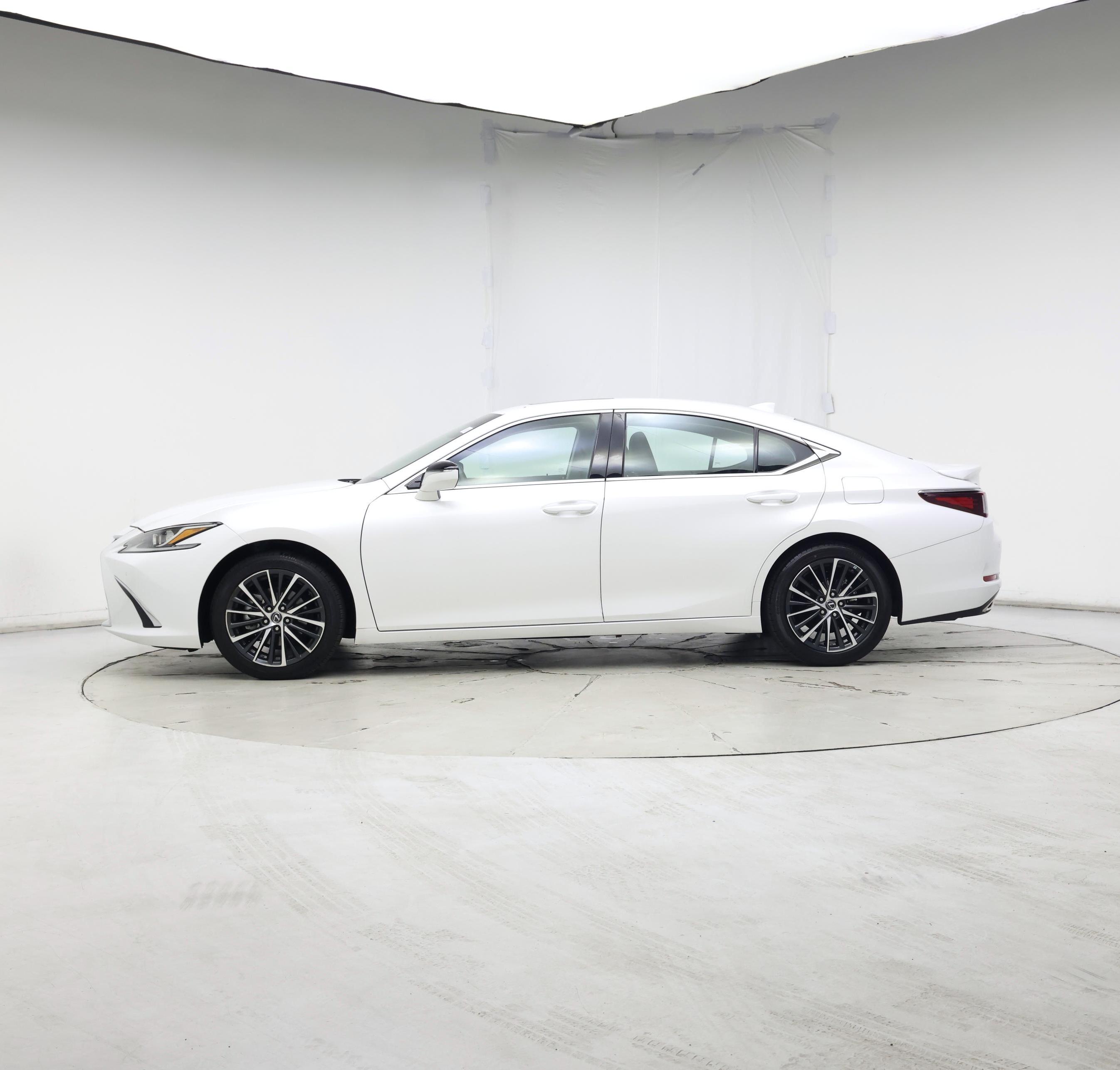 Thumbnail: 2024 Lexus ES - 3