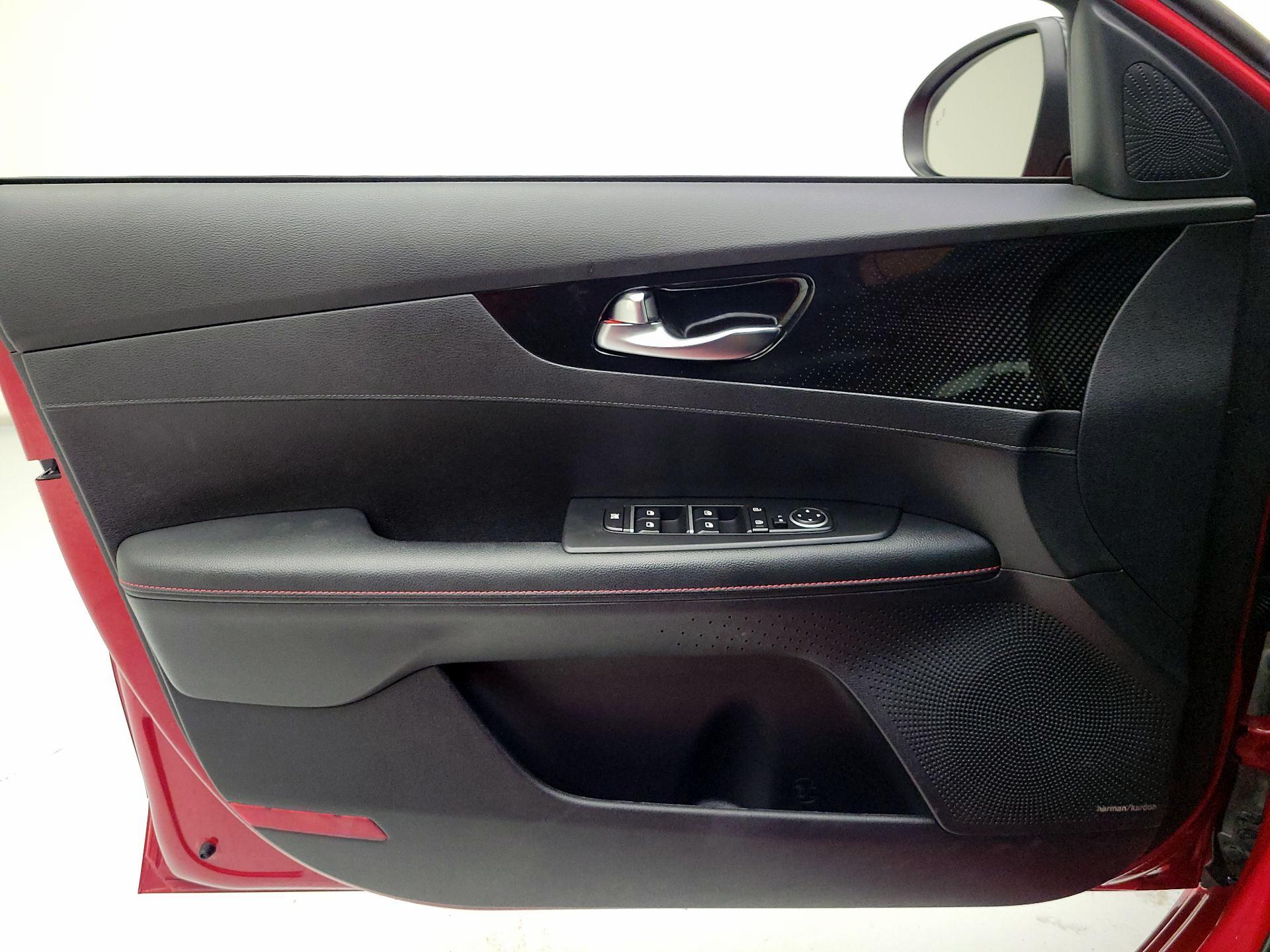 Thumbnail: 2022 Kia Forte - 10