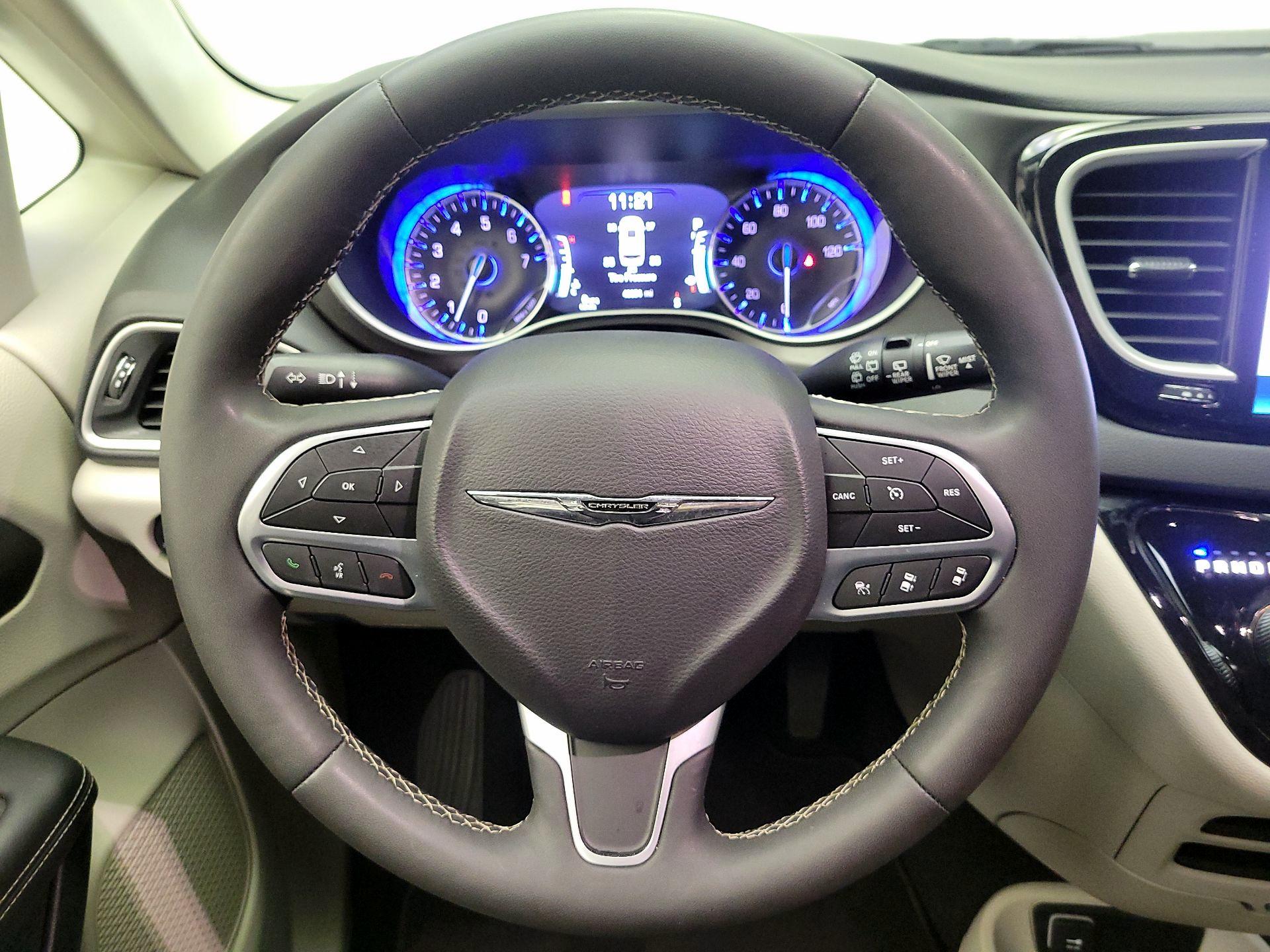 Thumbnail: 2024 Chrysler Pacifica - 10