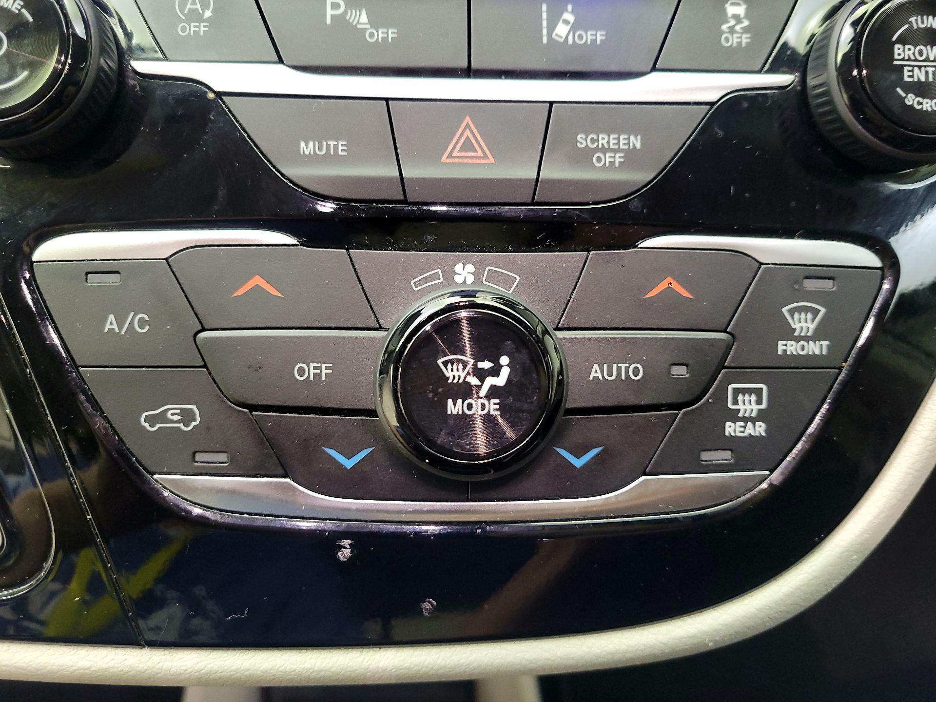 Thumbnail: 2024 Chrysler Pacifica - 16