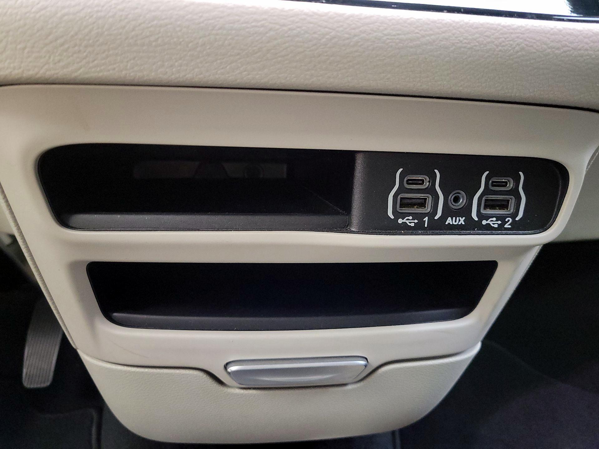 Thumbnail: 2024 Chrysler Pacifica - 18