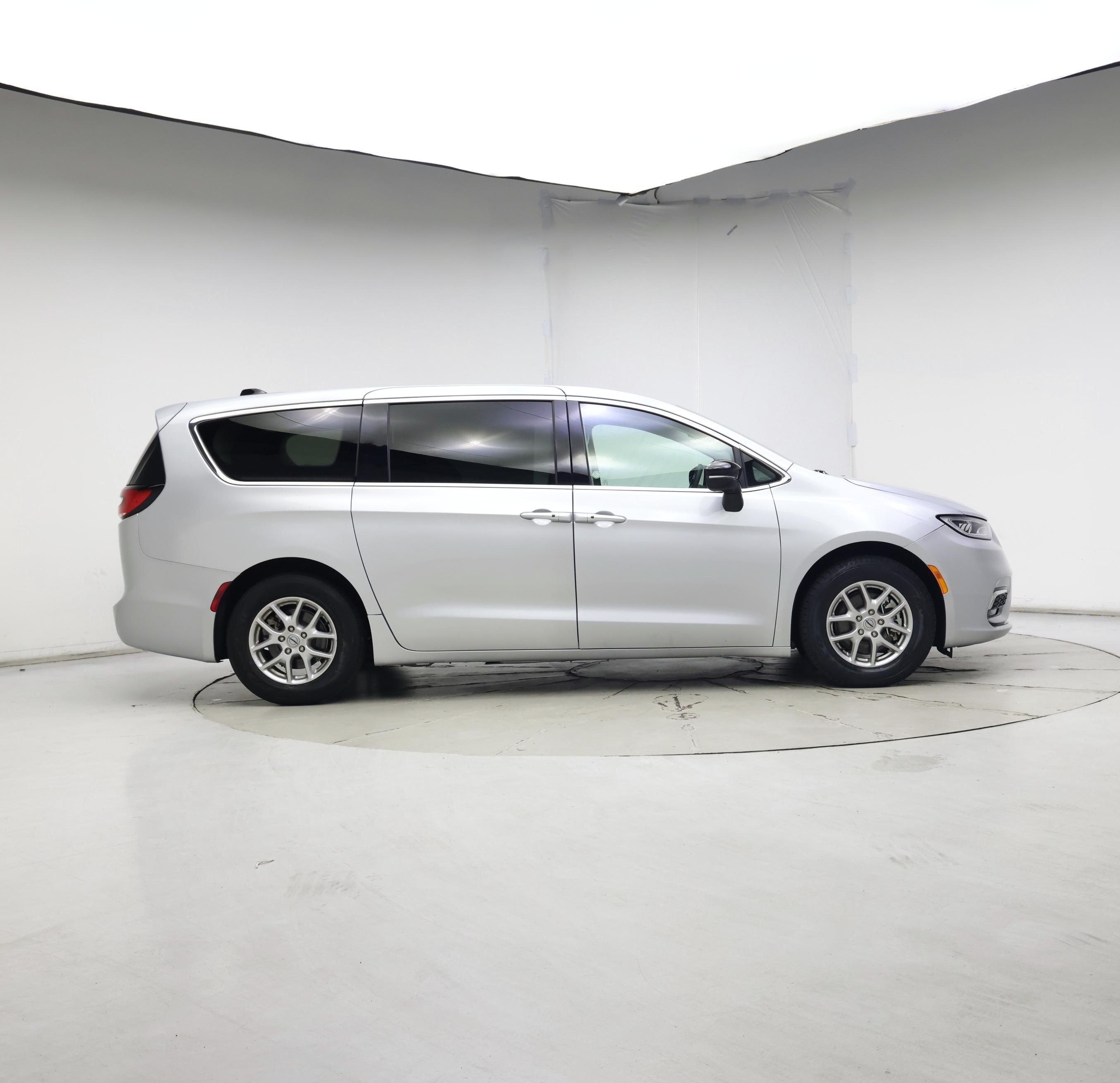 Thumbnail: 2024 Chrysler Pacifica - 7