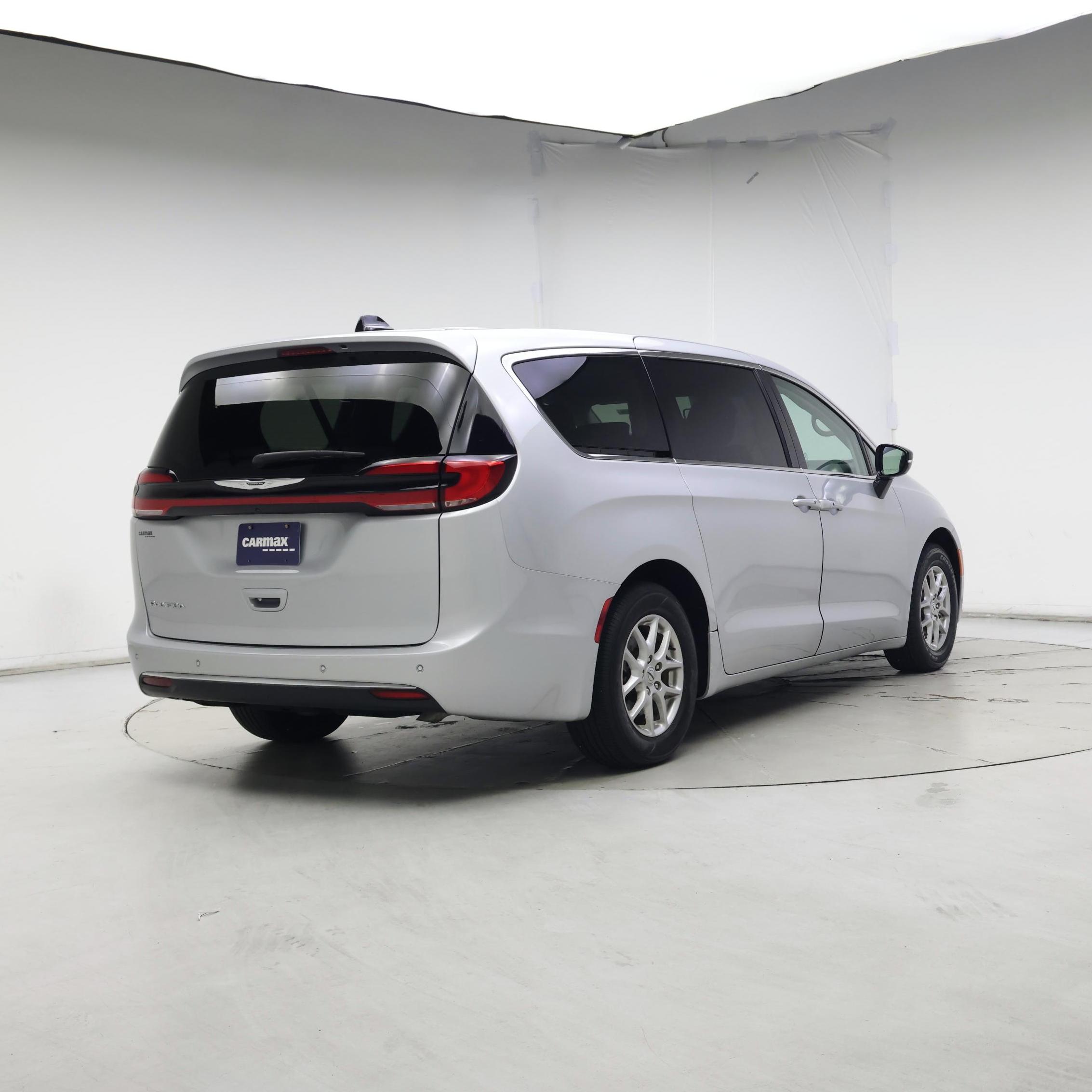 Thumbnail: 2024 Chrysler Pacifica - 8