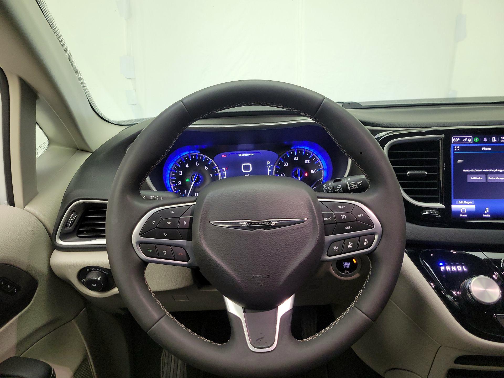 Thumbnail: 2024 Chrysler Pacifica - 10