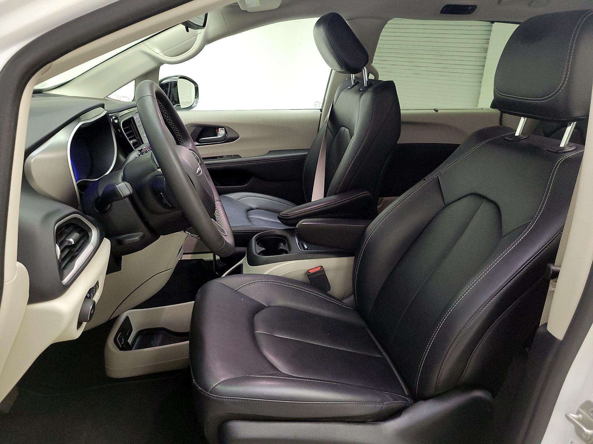 Thumbnail: 2024 Chrysler Pacifica - 11