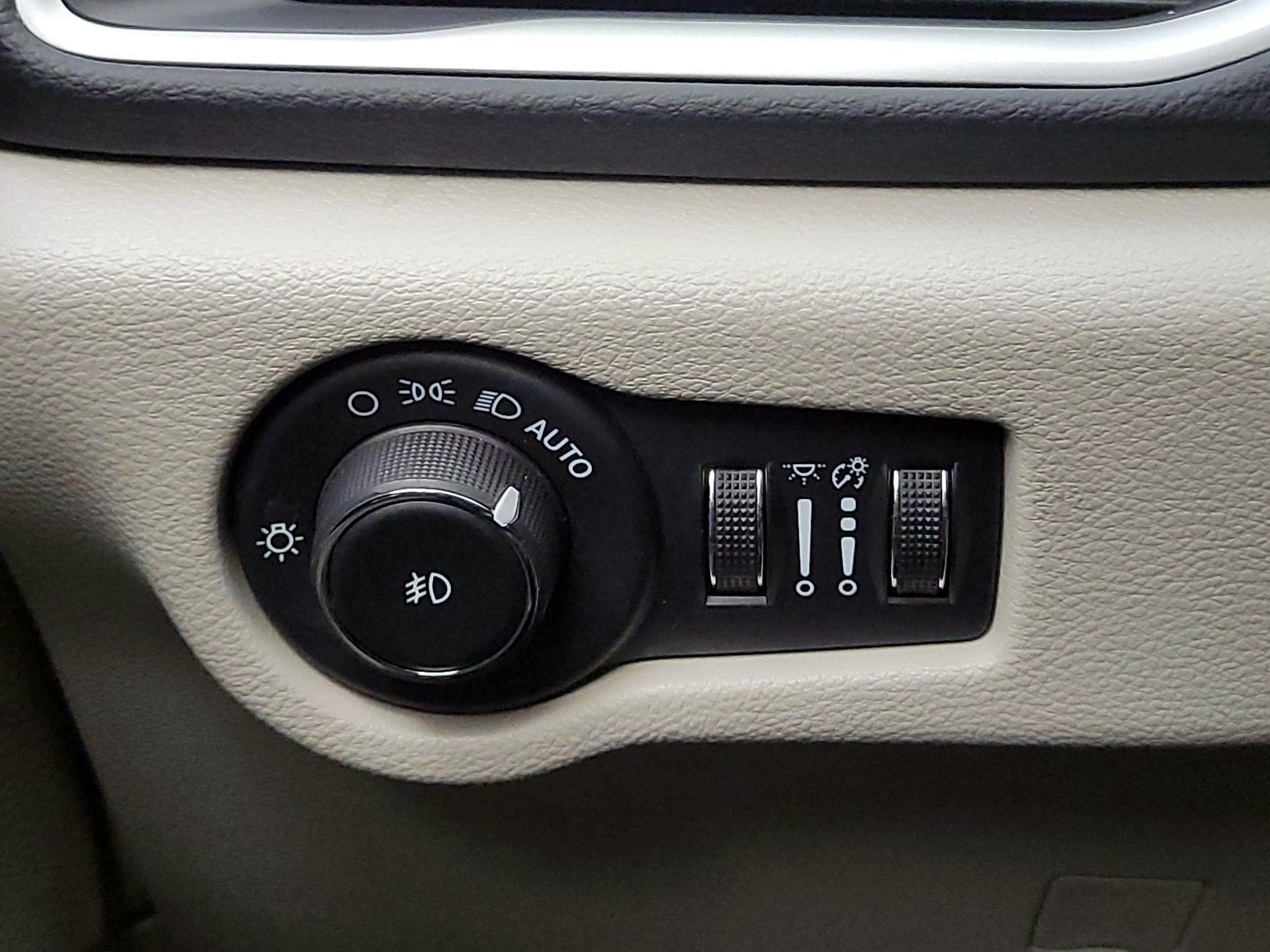 Thumbnail: 2024 Chrysler Pacifica - 13