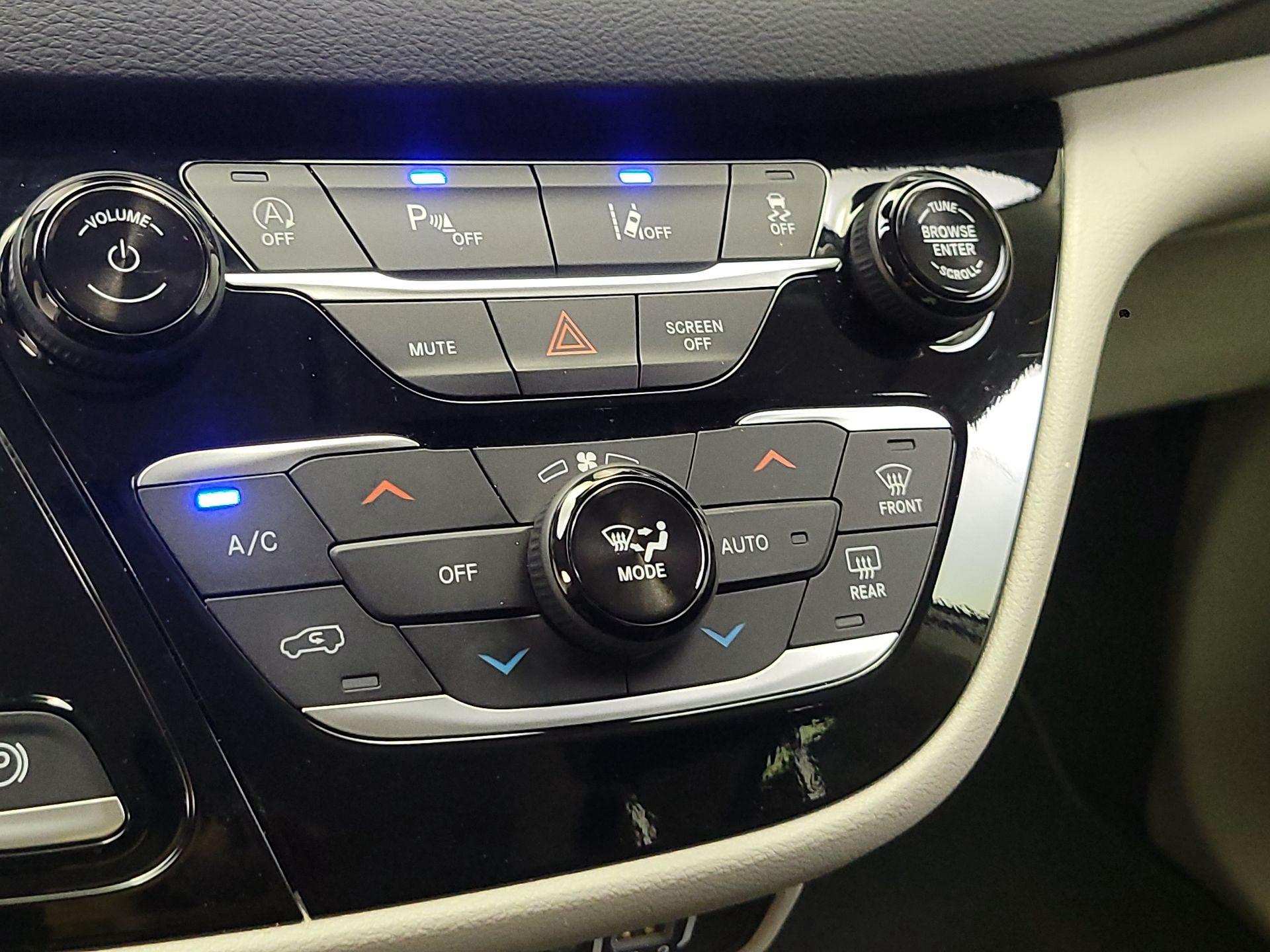 Thumbnail: 2024 Chrysler Pacifica - 16