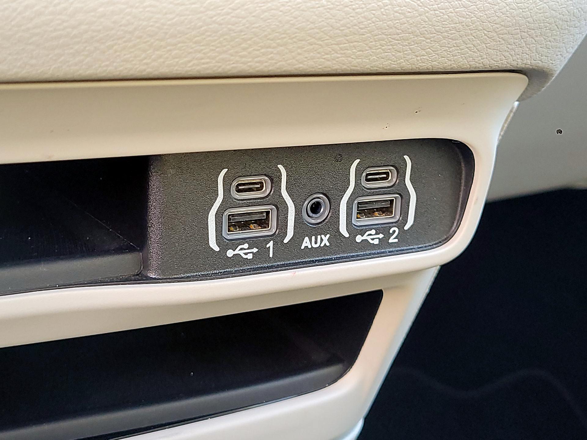 Thumbnail: 2024 Chrysler Pacifica - 18