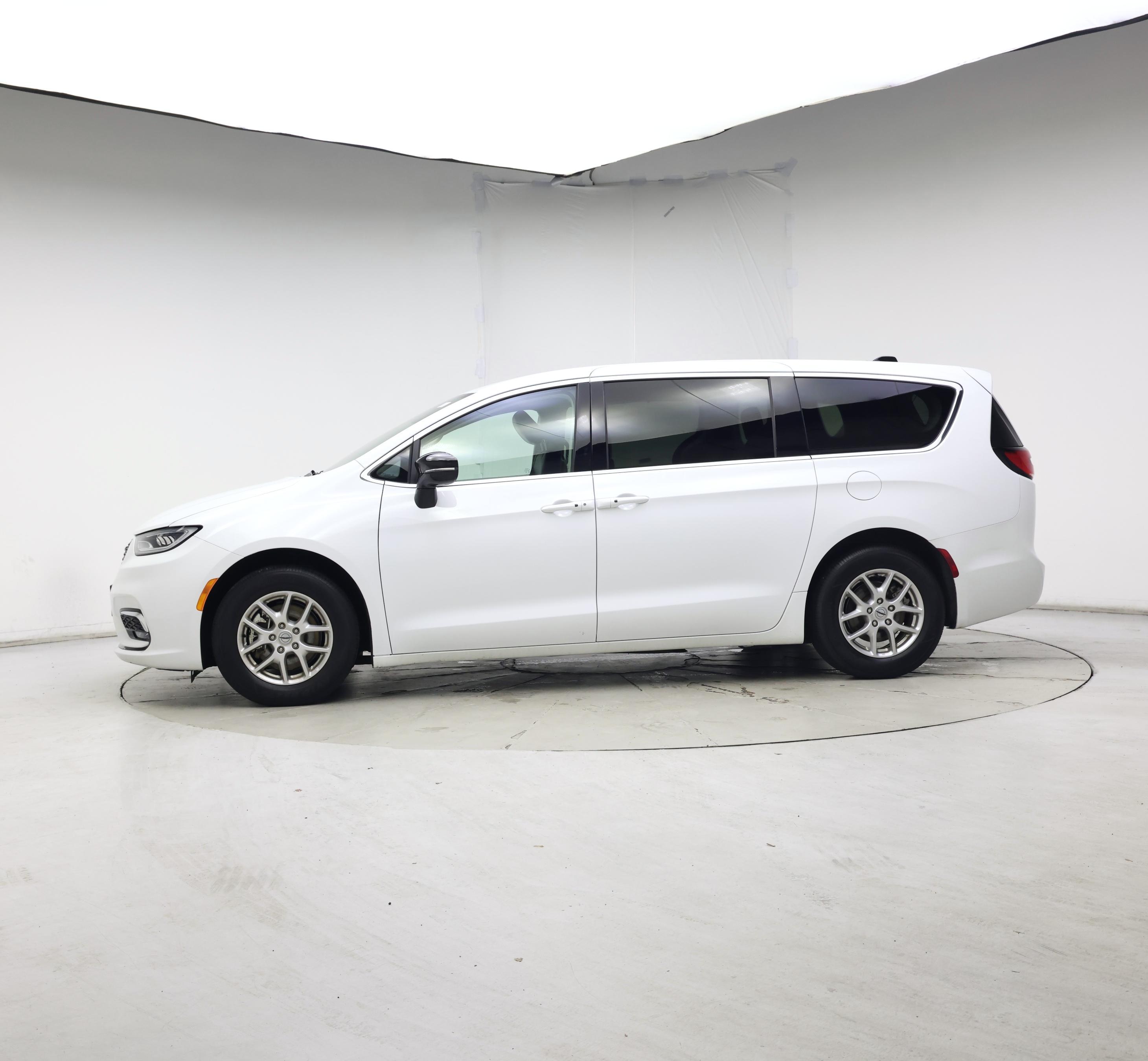 Thumbnail: 2024 Chrysler Pacifica - 3