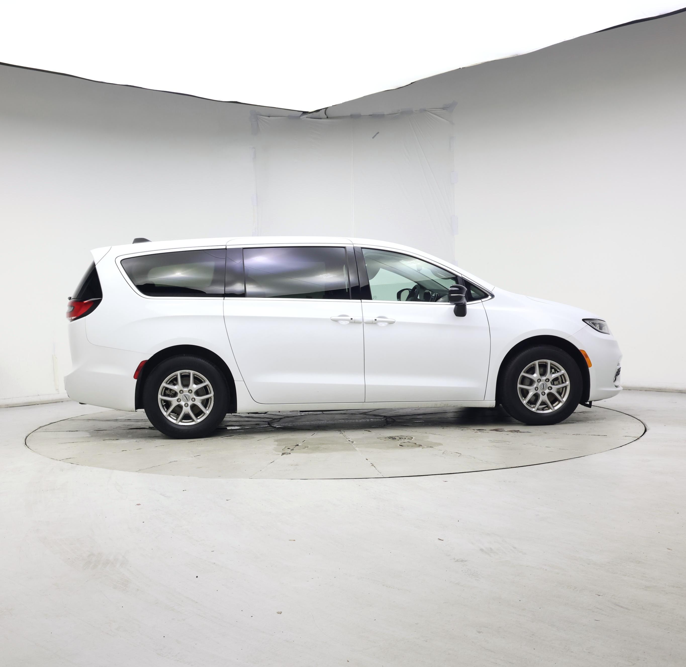 Thumbnail: 2024 Chrysler Pacifica - 7