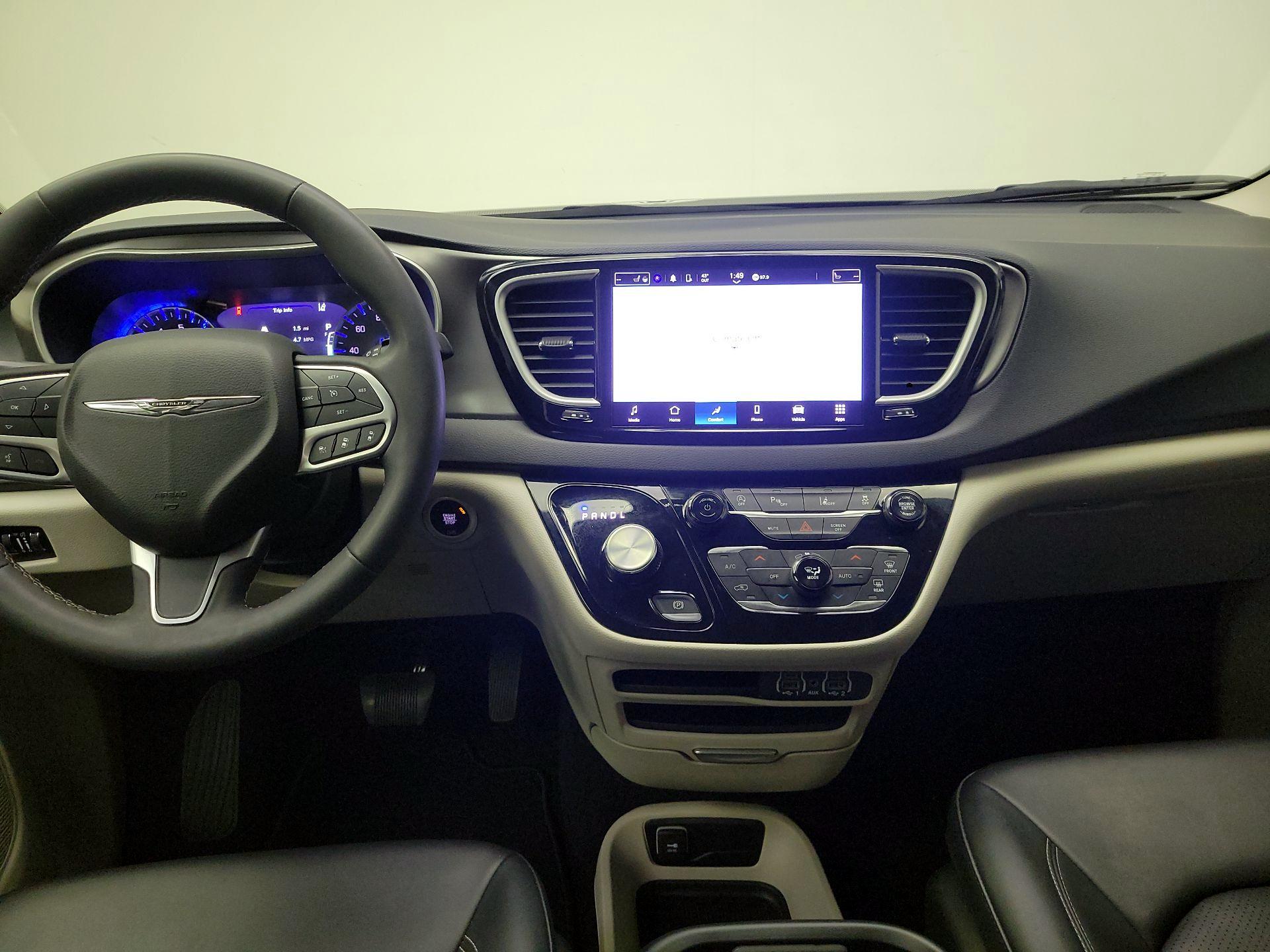 Thumbnail: 2024 Chrysler Pacifica - 9