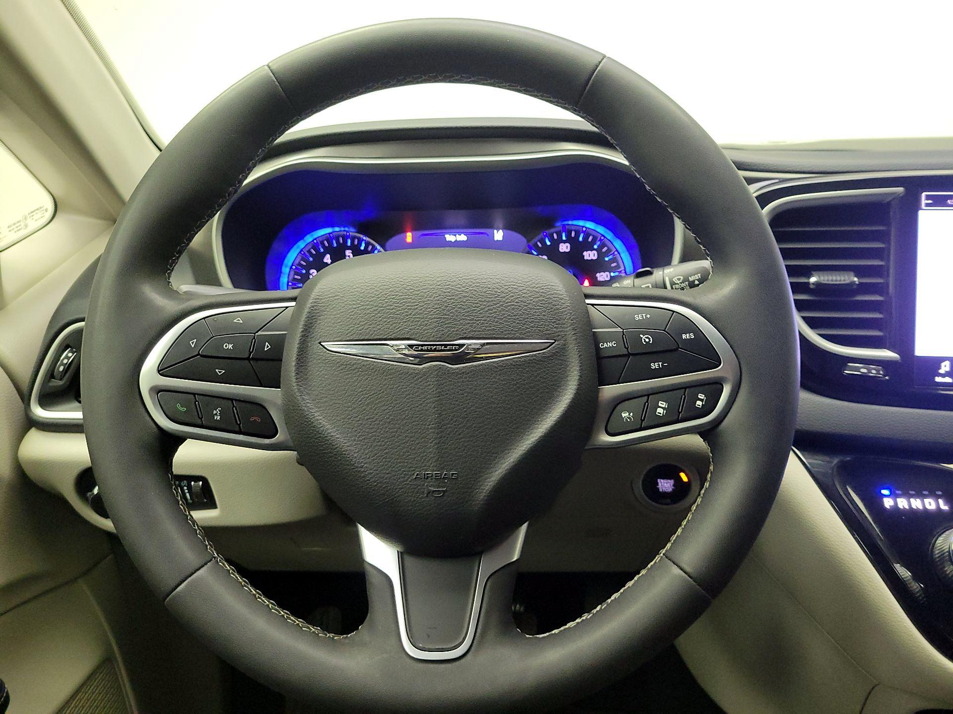 Thumbnail: 2024 Chrysler Pacifica - 10