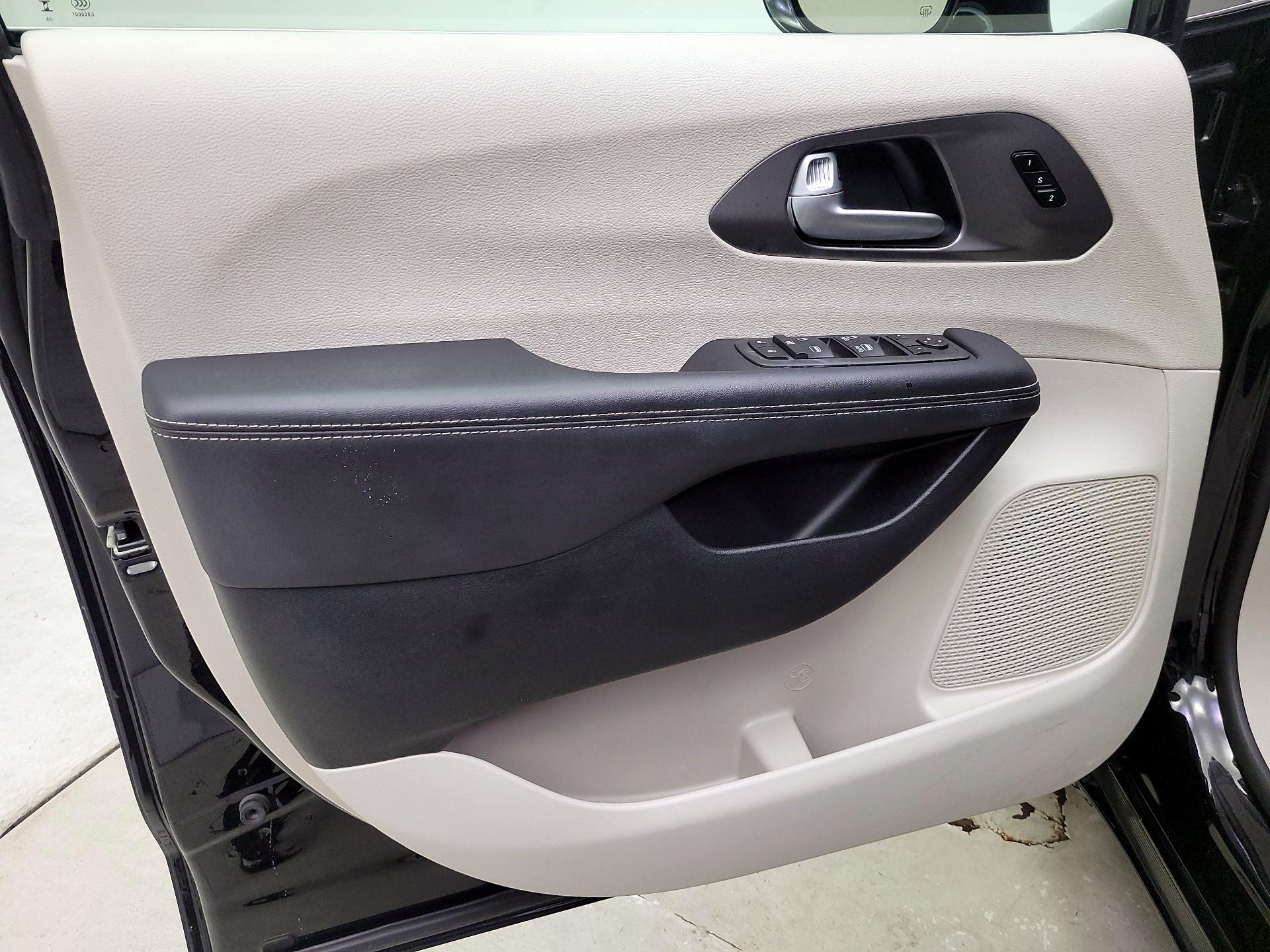 Thumbnail: 2024 Chrysler Pacifica - 12