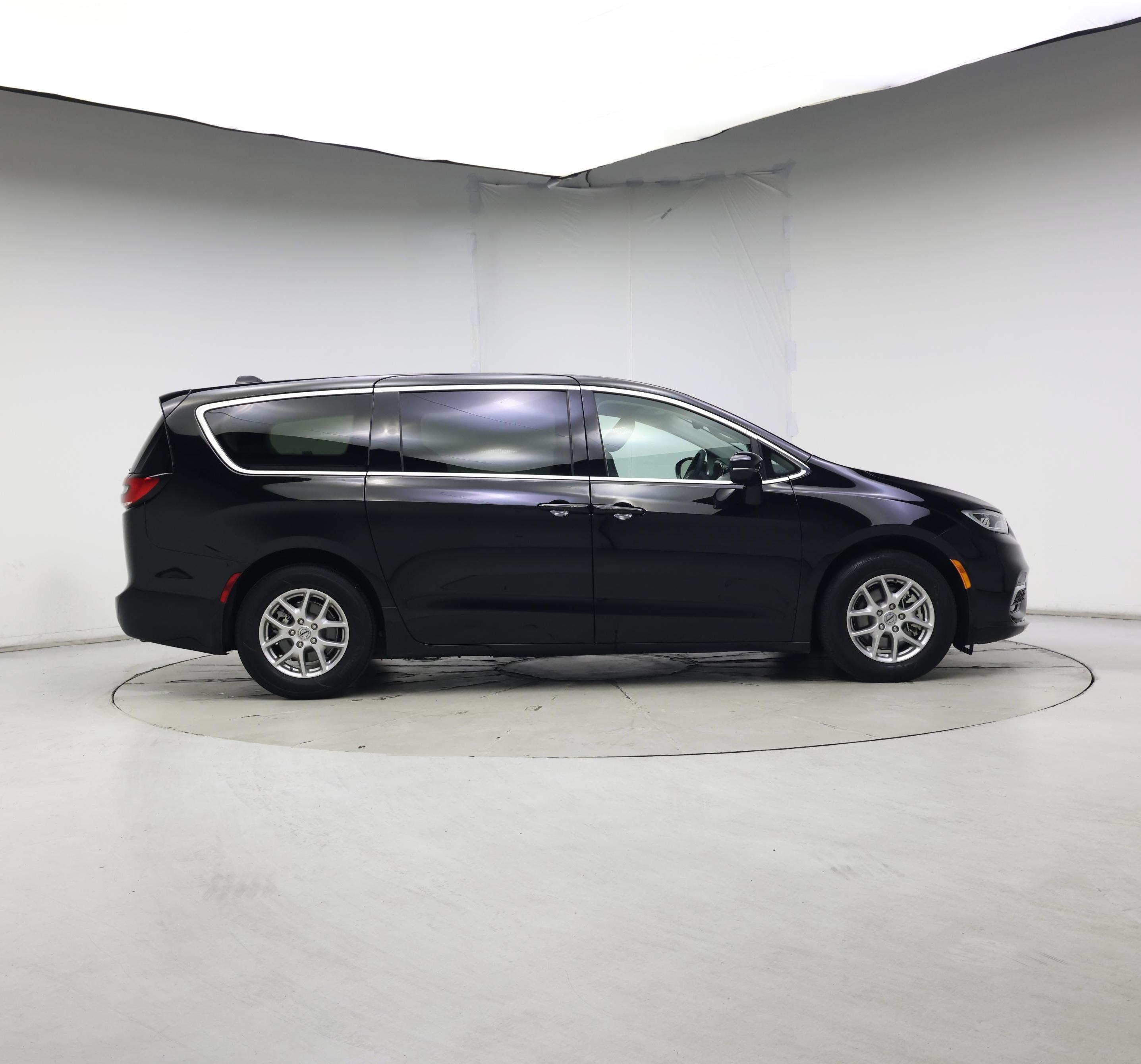 Thumbnail: 2024 Chrysler Pacifica - 7