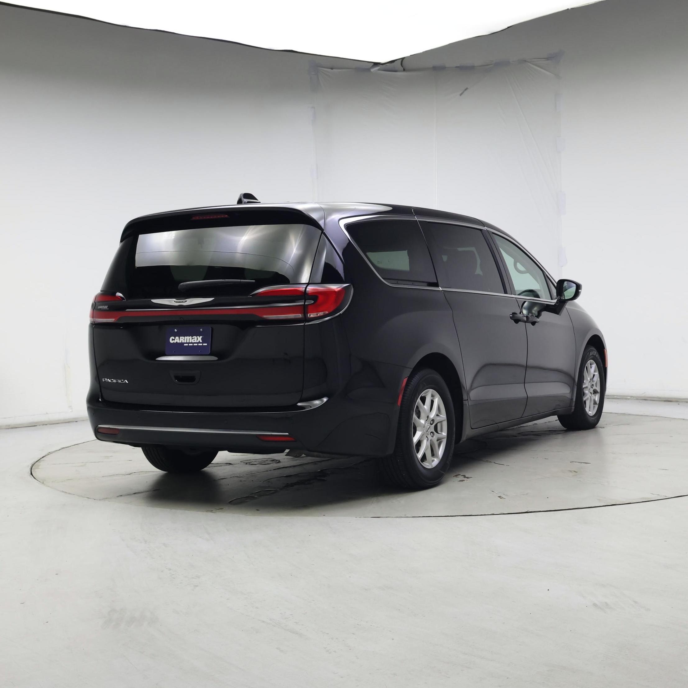 Thumbnail: 2024 Chrysler Pacifica - 8