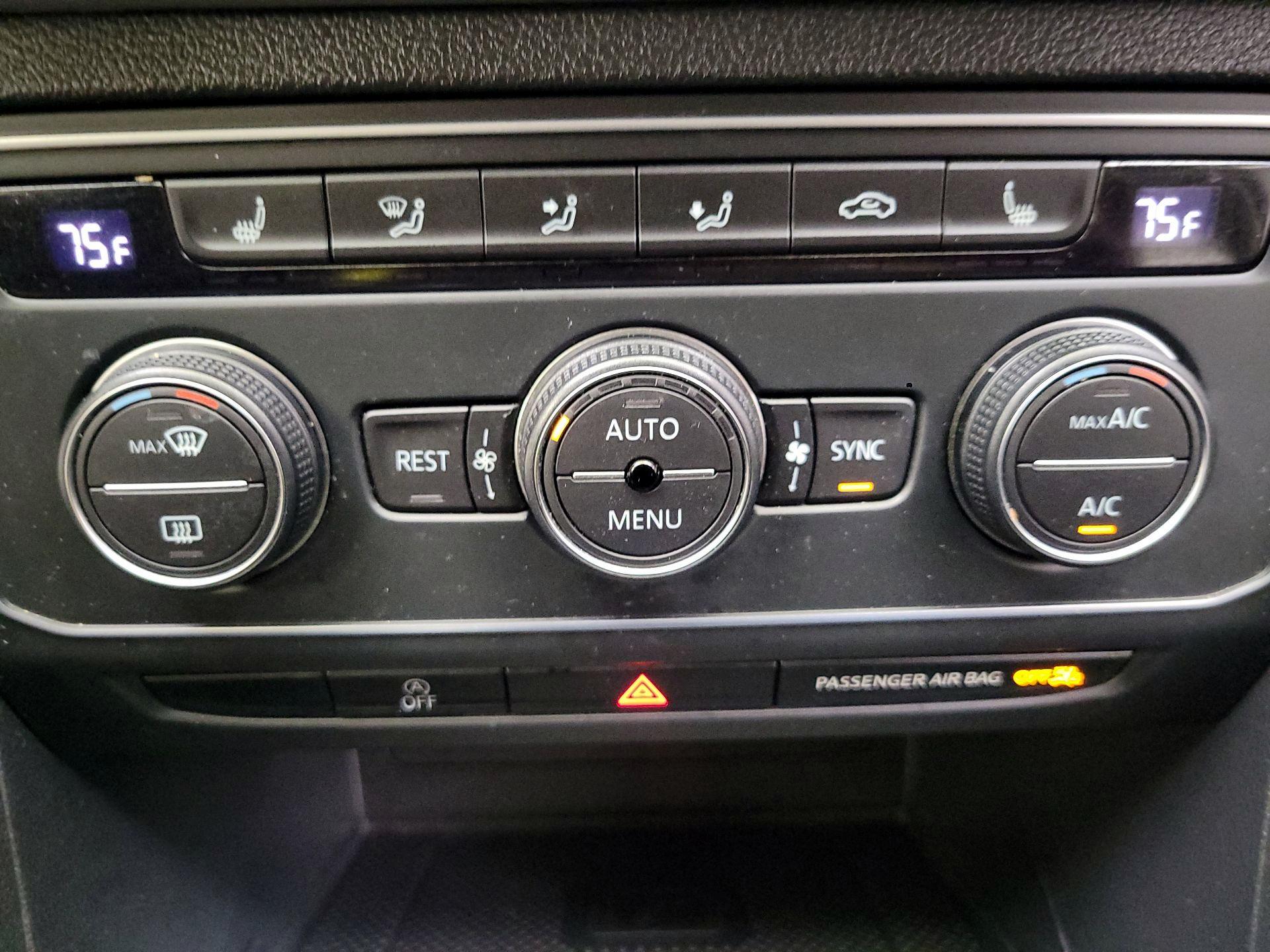 Thumbnail: 2021 Volkswagen Atlas - 16