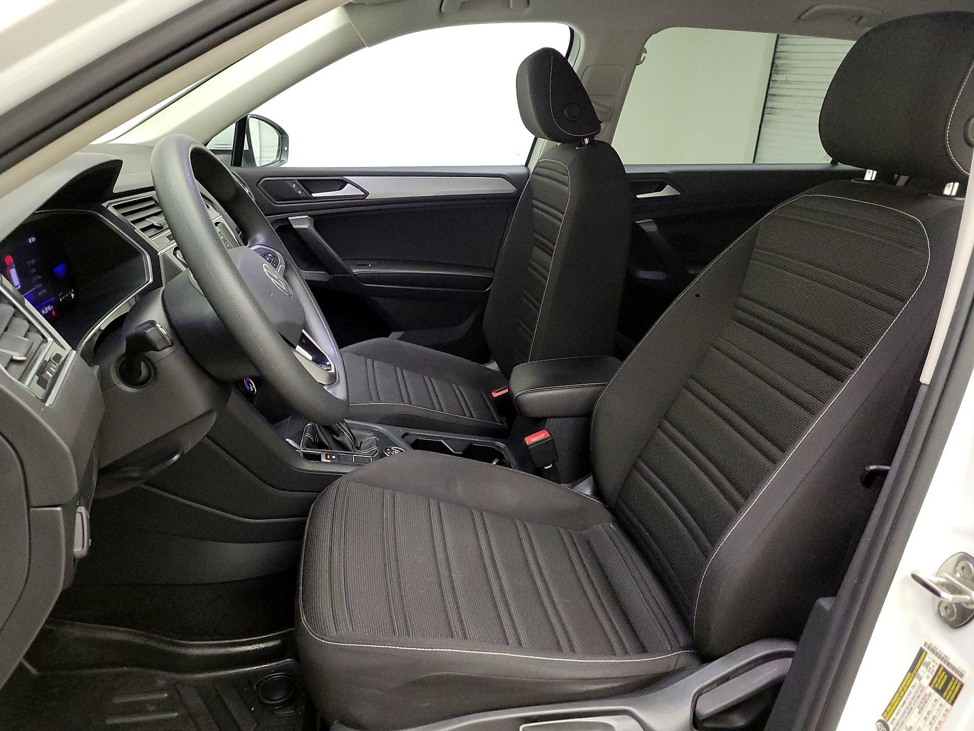 Thumbnail: 2022 Volkswagen Tiguan - 11