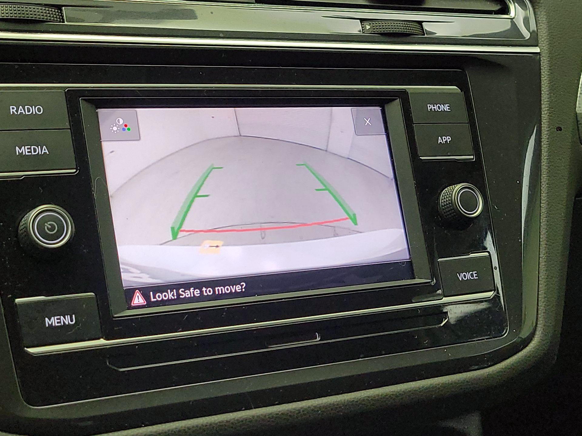 Thumbnail: 2022 Volkswagen Tiguan - 14