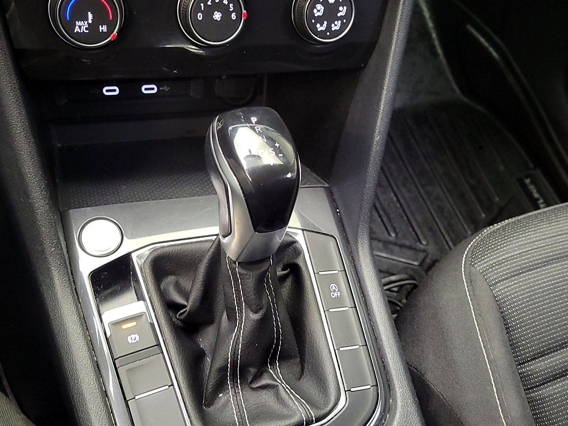 Thumbnail: 2022 Volkswagen Tiguan - 17