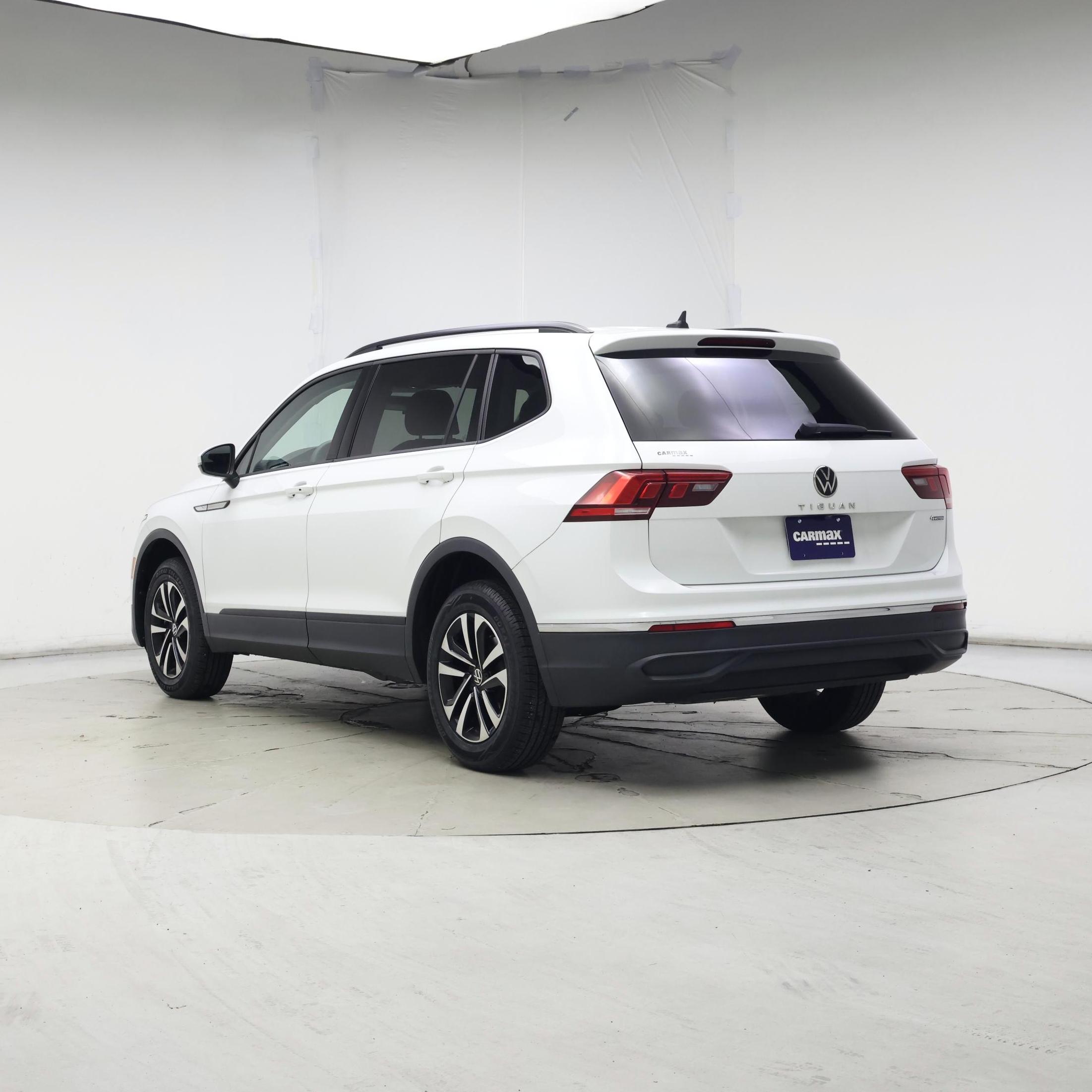 Thumbnail: 2022 Volkswagen Tiguan - 2