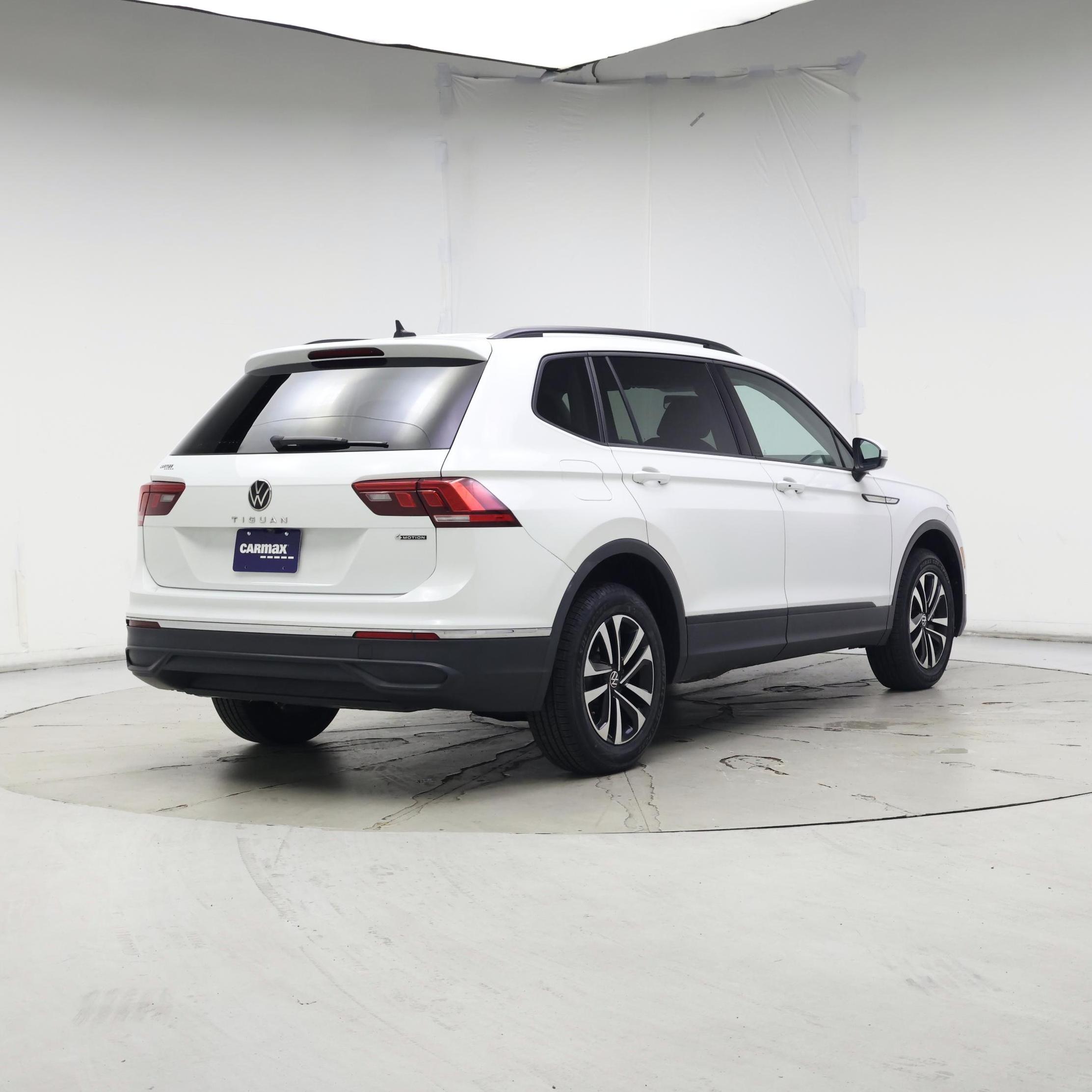 Thumbnail: 2022 Volkswagen Tiguan - 8