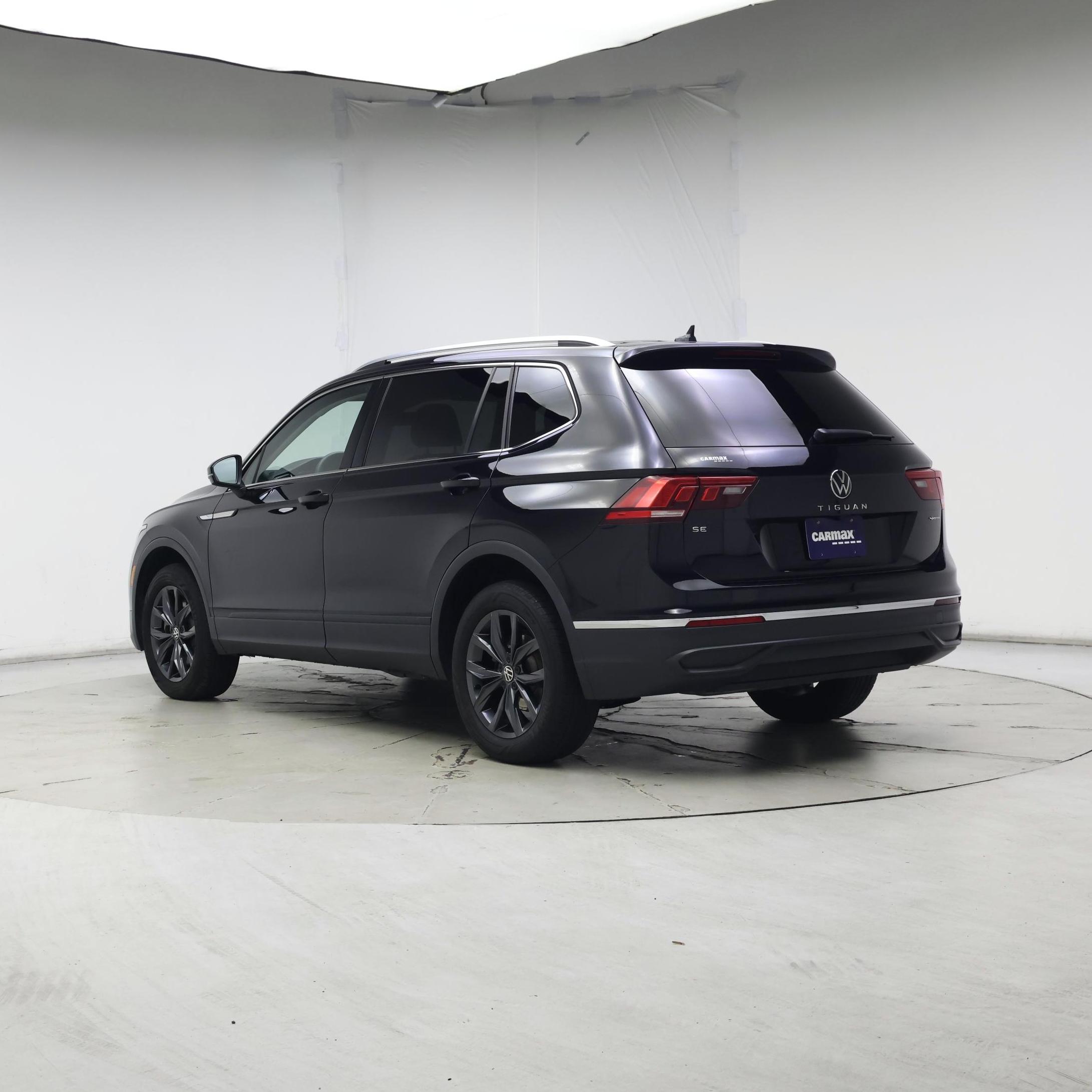 Thumbnail: 2022 Volkswagen Tiguan - 2