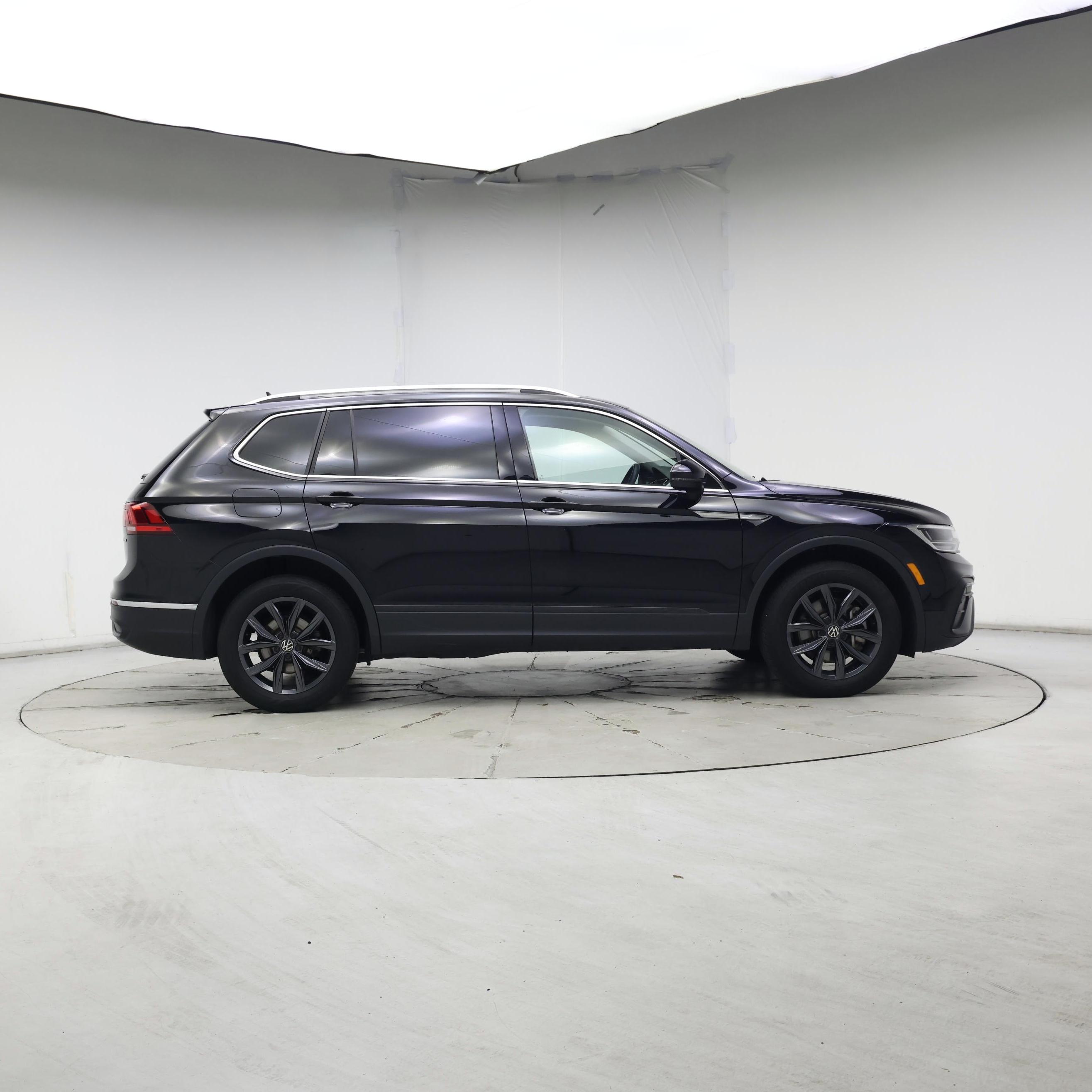 Thumbnail: 2022 Volkswagen Tiguan - 7