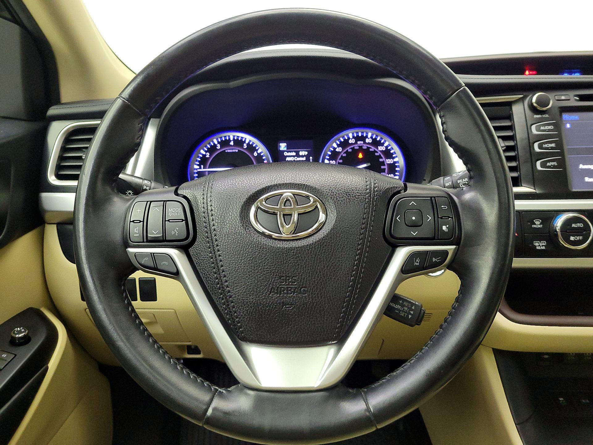 Thumbnail: 2019 Toyota Highlander - 10