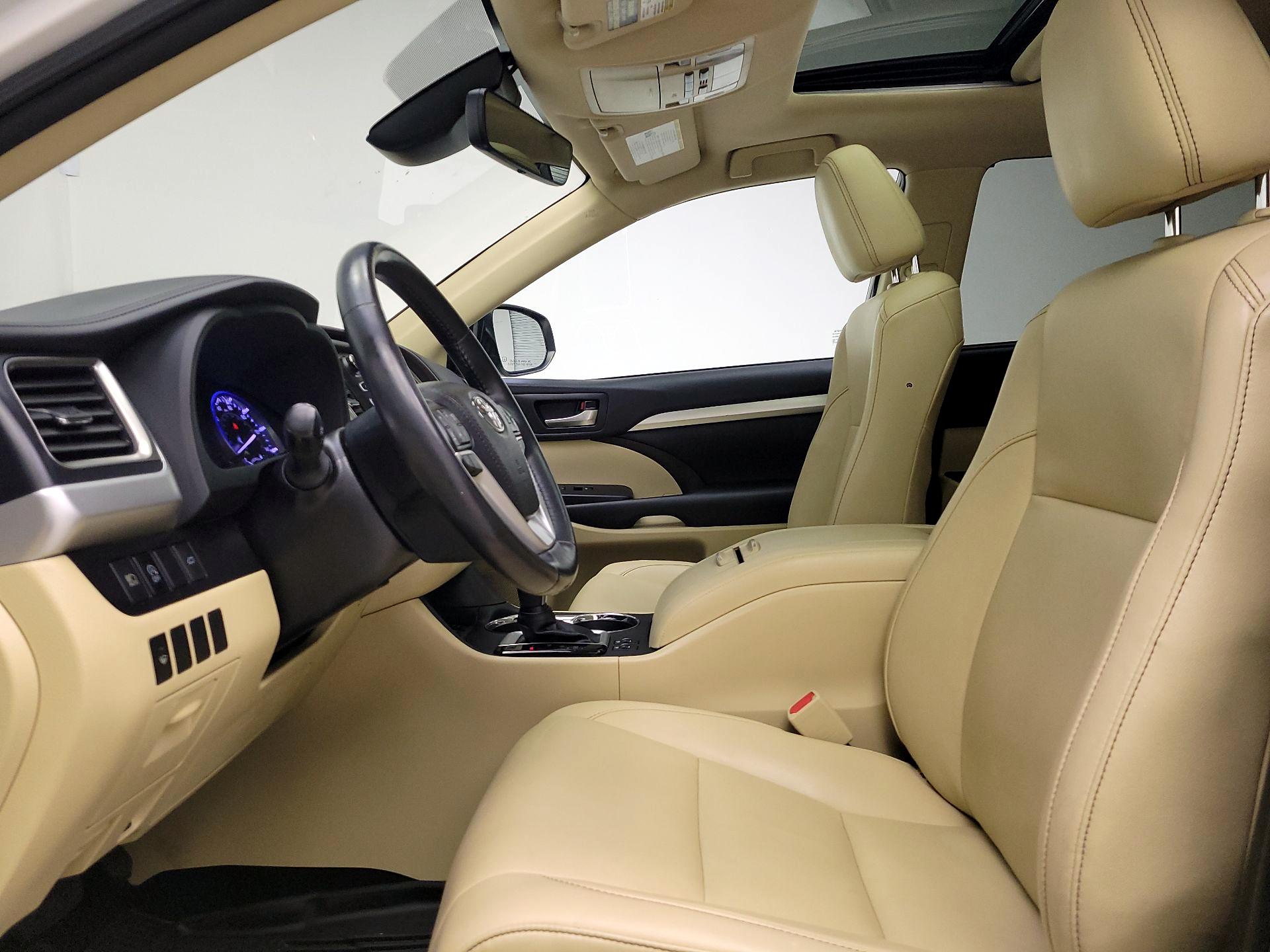 Thumbnail: 2019 Toyota Highlander - 11