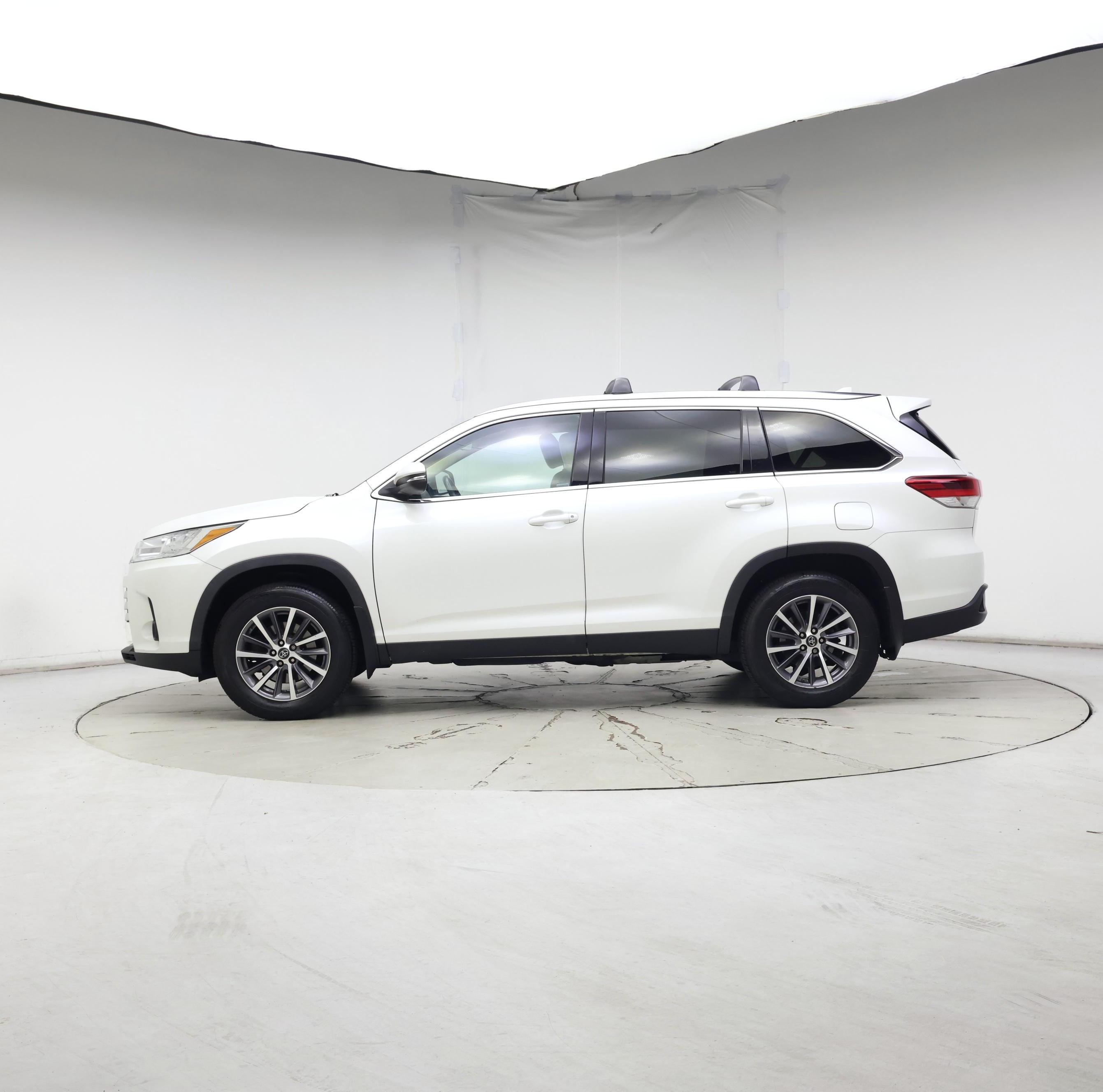 Thumbnail: 2019 Toyota Highlander - 3