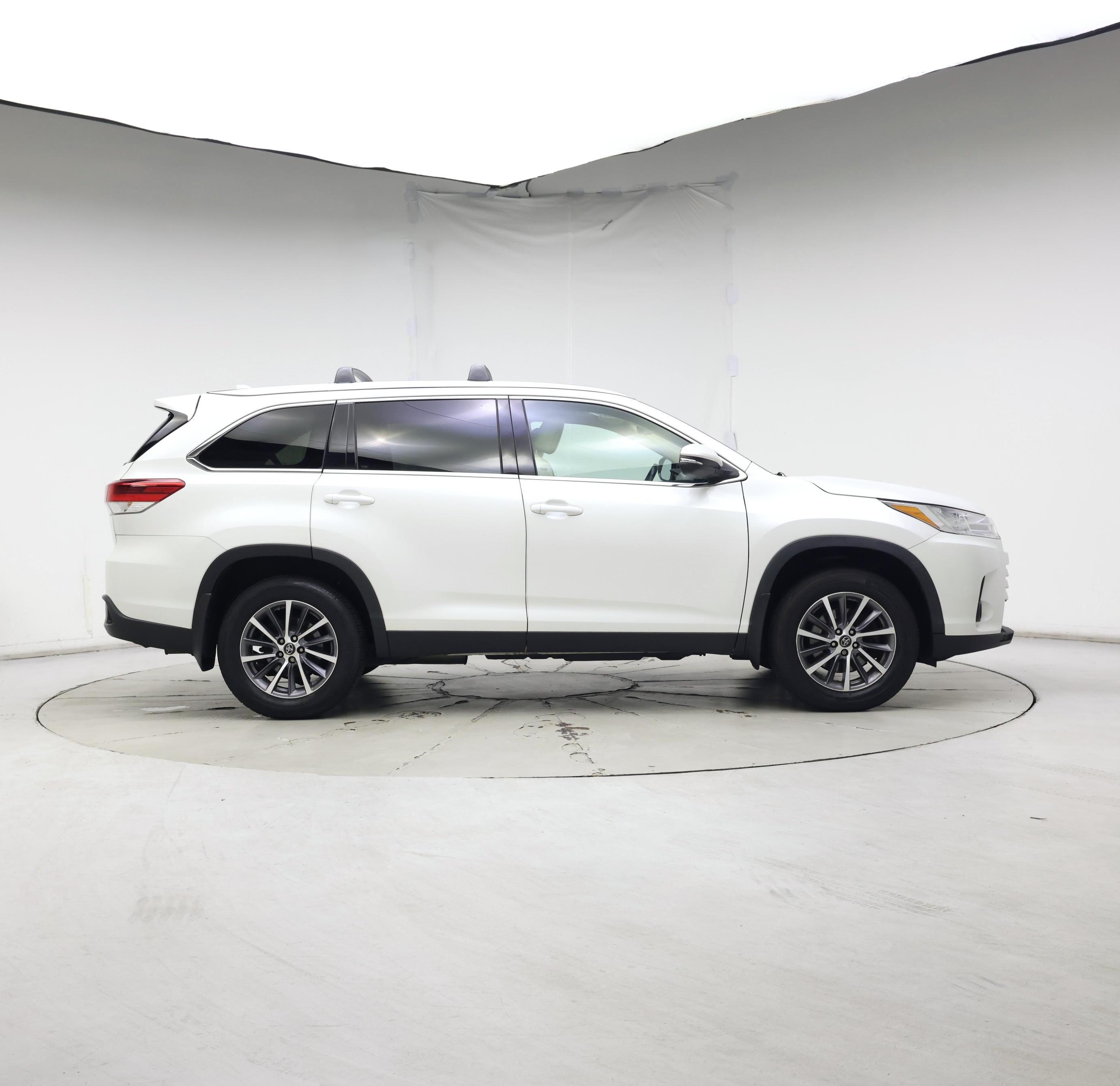 Thumbnail: 2019 Toyota Highlander - 7