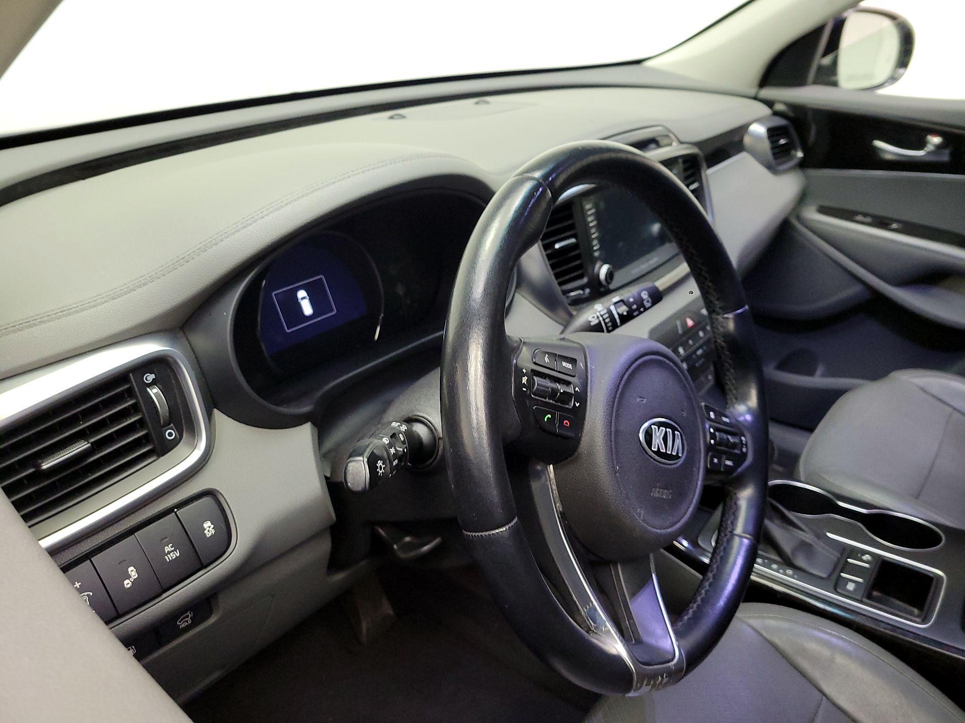 Thumbnail: 2016 Kia Sorento - 9