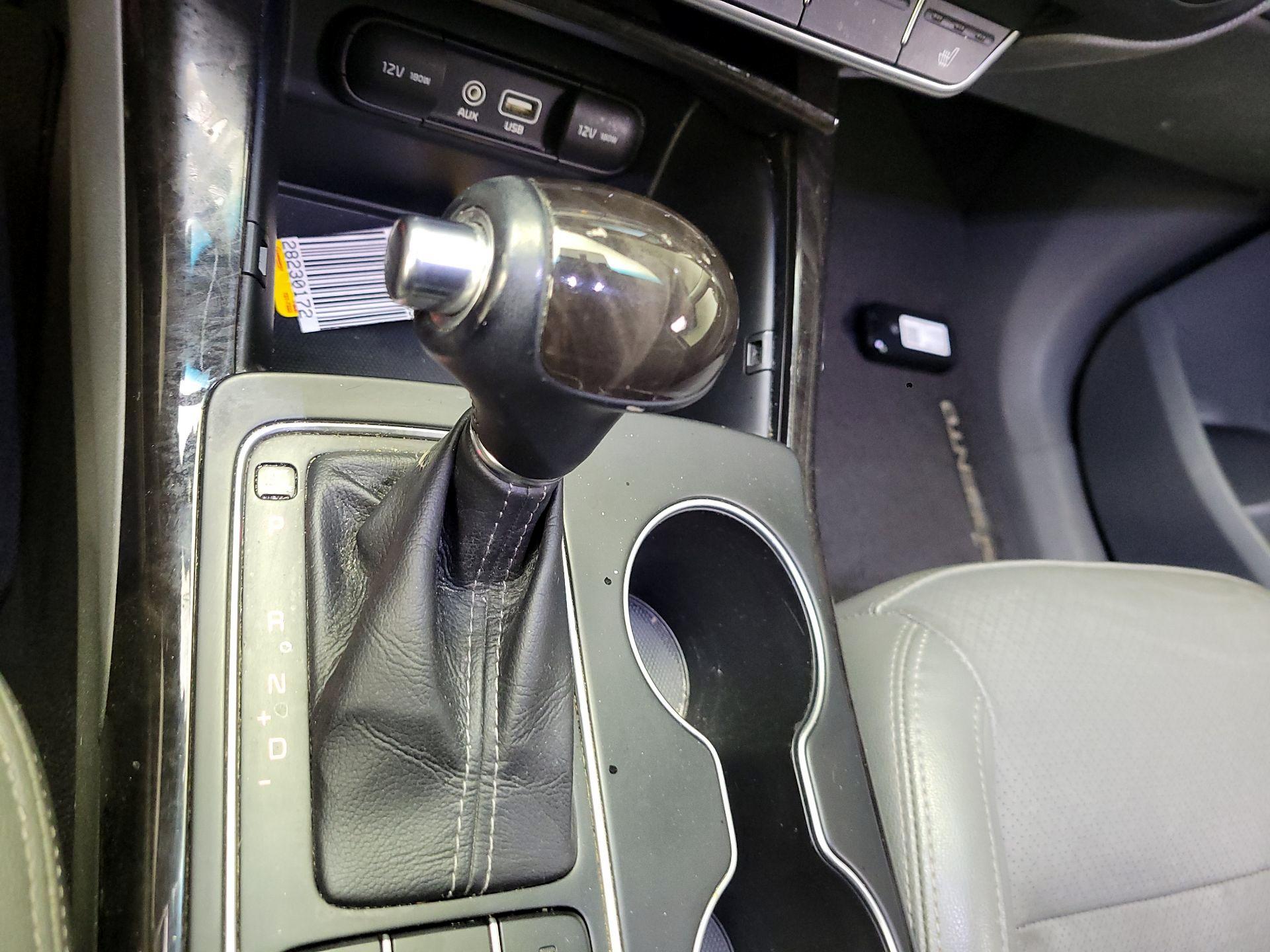 Thumbnail: 2016 Kia Sorento - 17