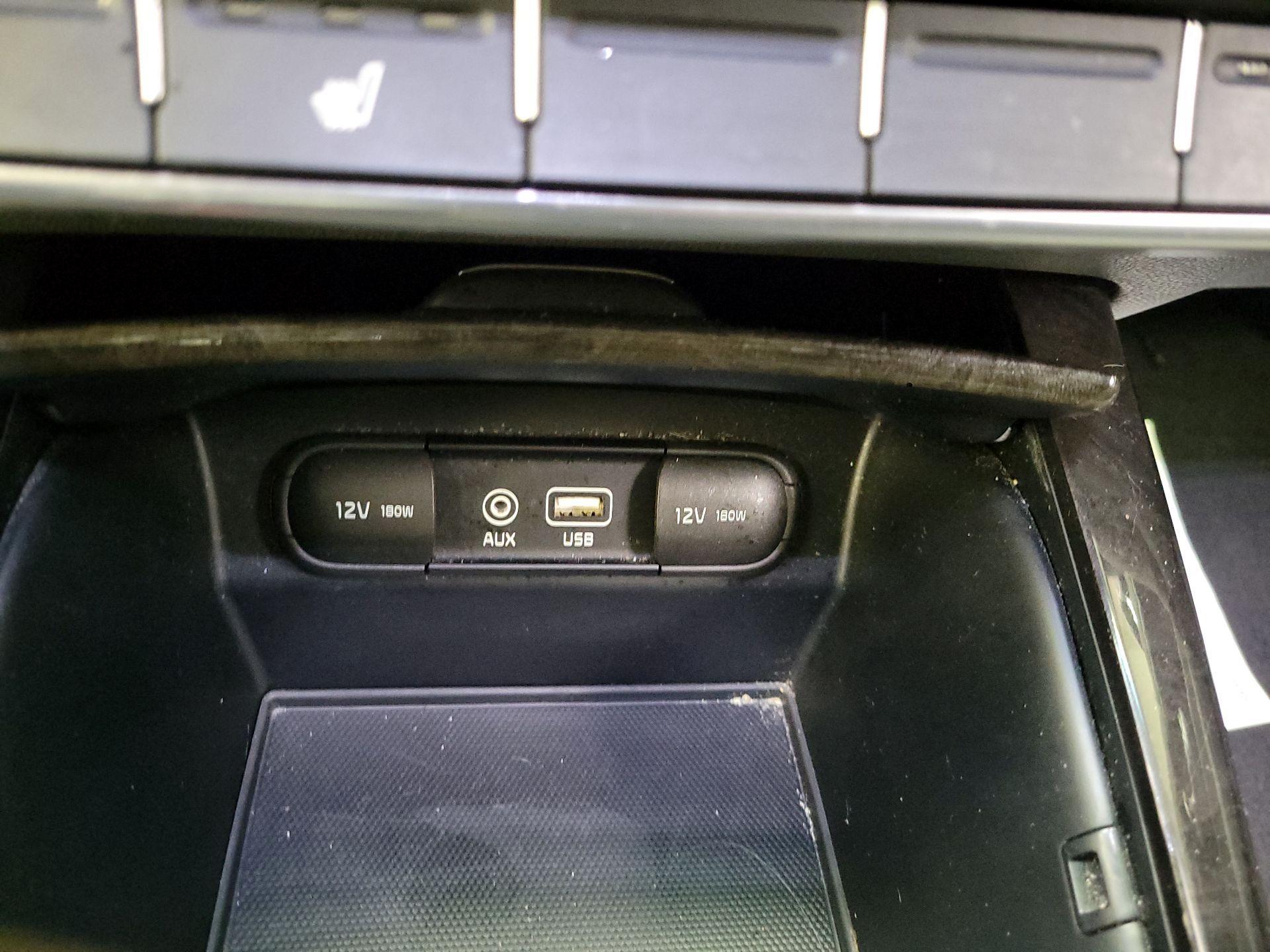 Thumbnail: 2016 Kia Sorento - 18