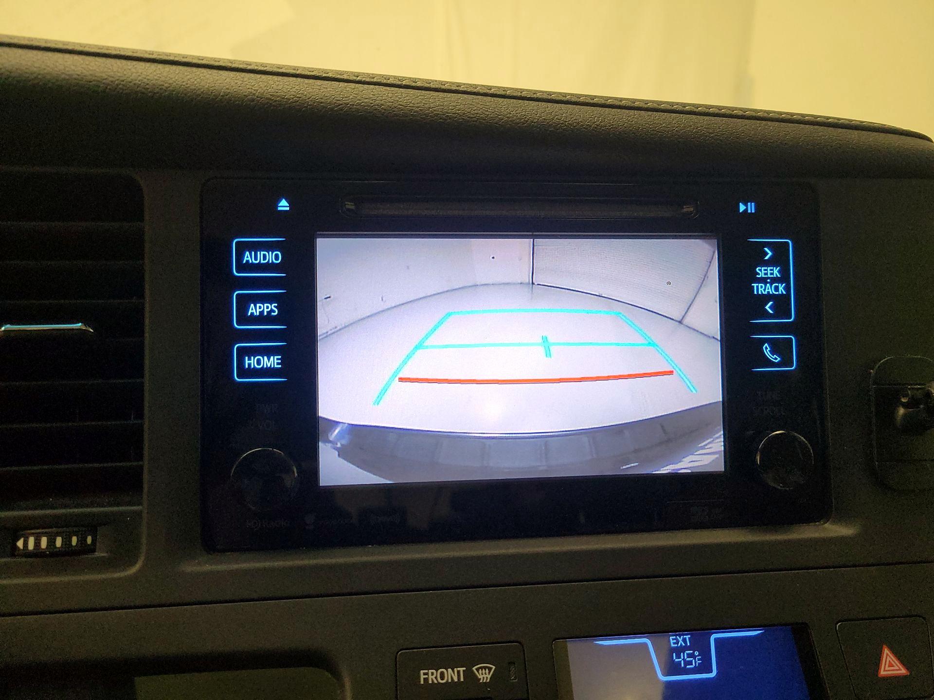 Thumbnail: 2016 Toyota Sienna - 12