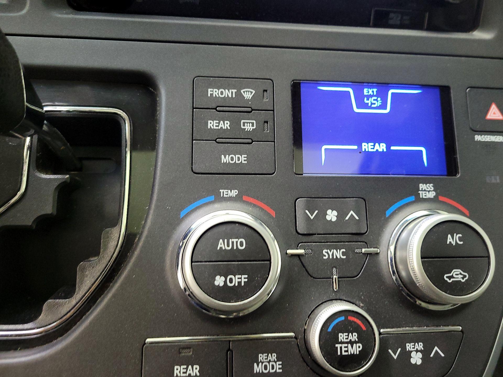 Thumbnail: 2016 Toyota Sienna - 14