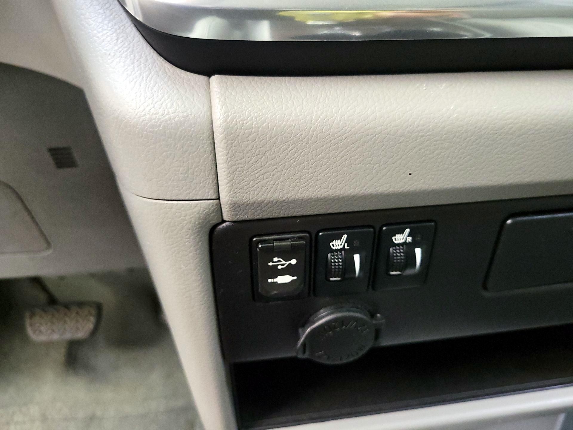 Thumbnail: 2016 Toyota Sienna - 16