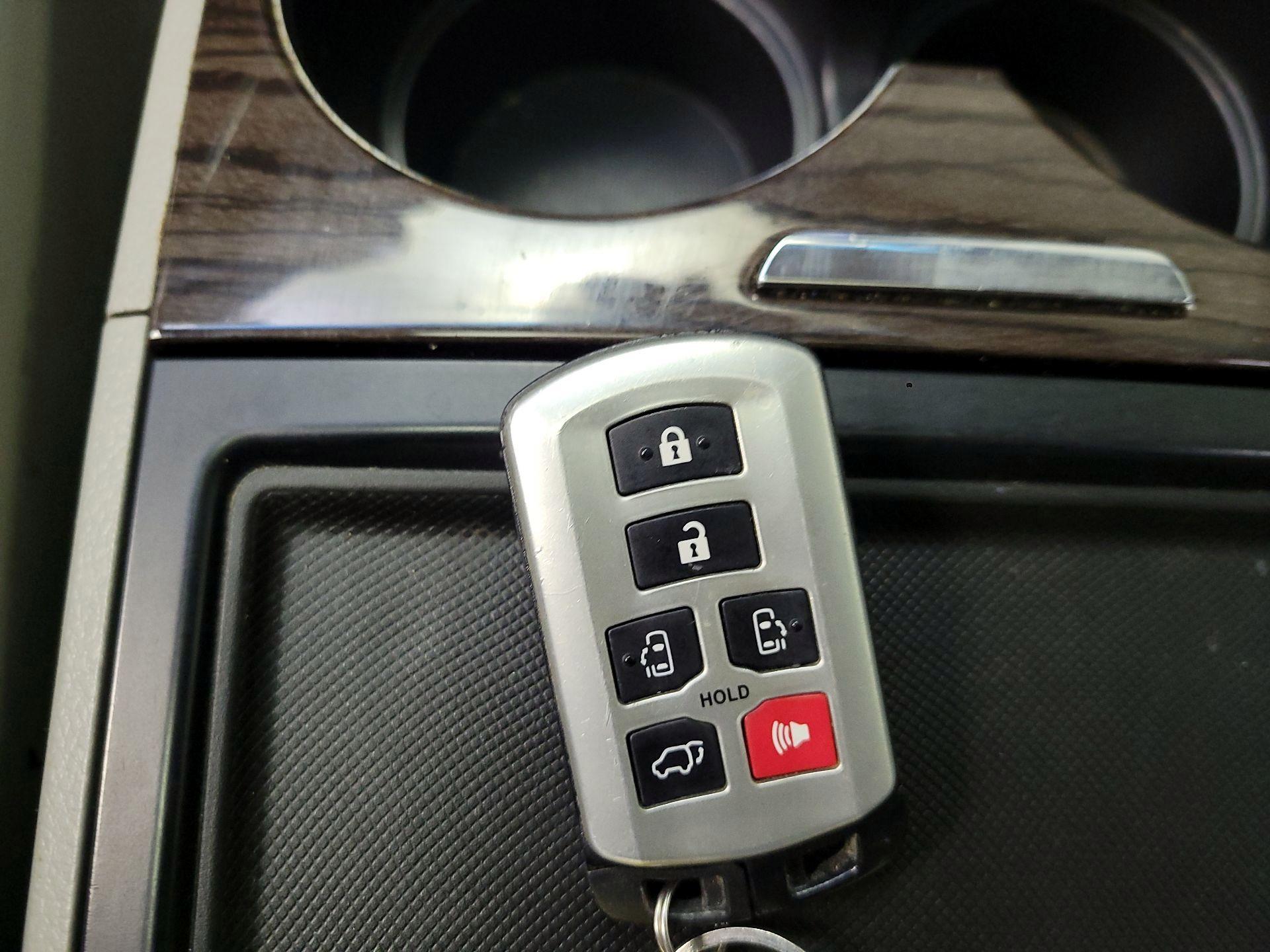 Thumbnail: 2016 Toyota Sienna - 20