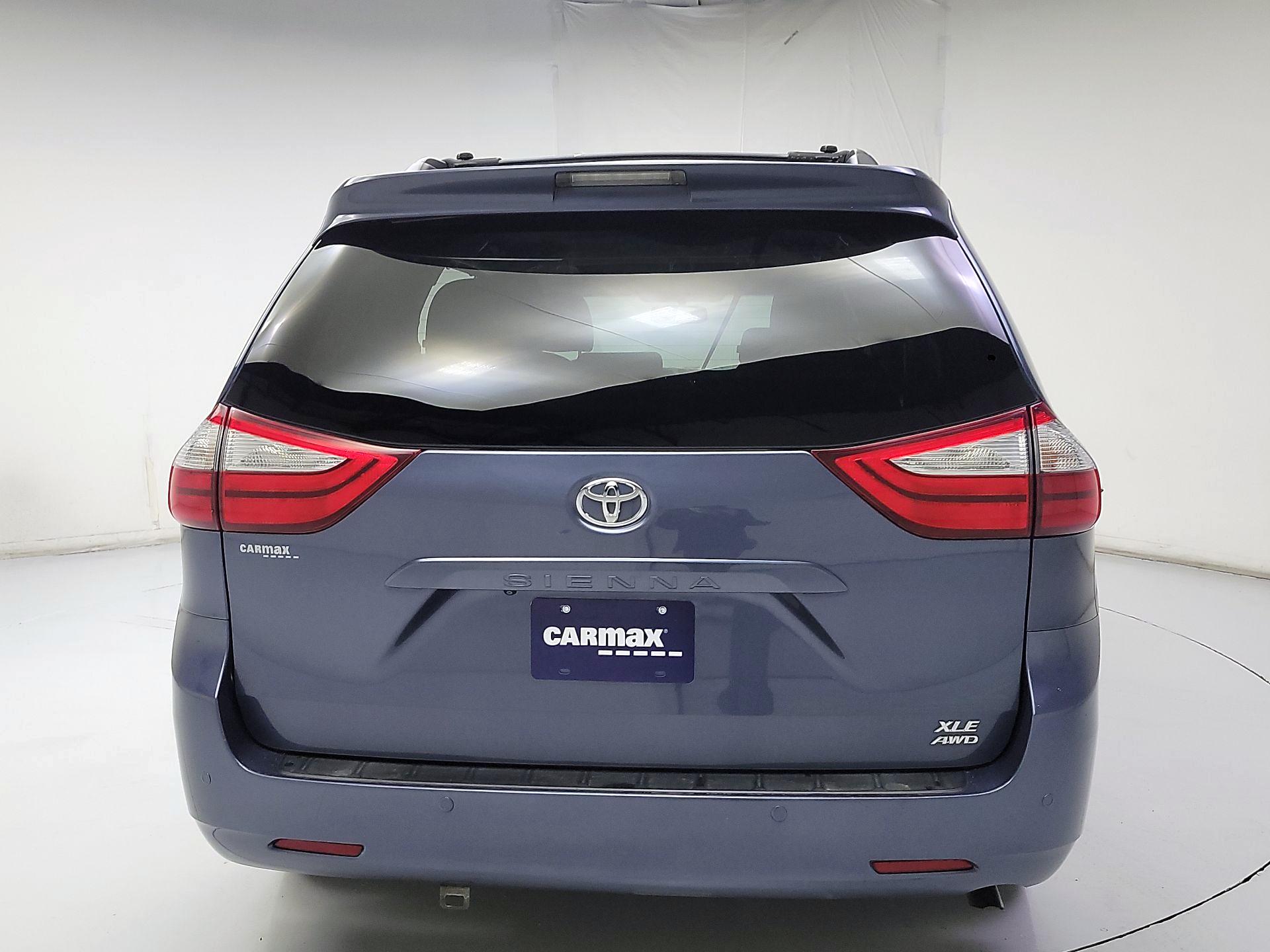 Thumbnail: 2016 Toyota Sienna - 6