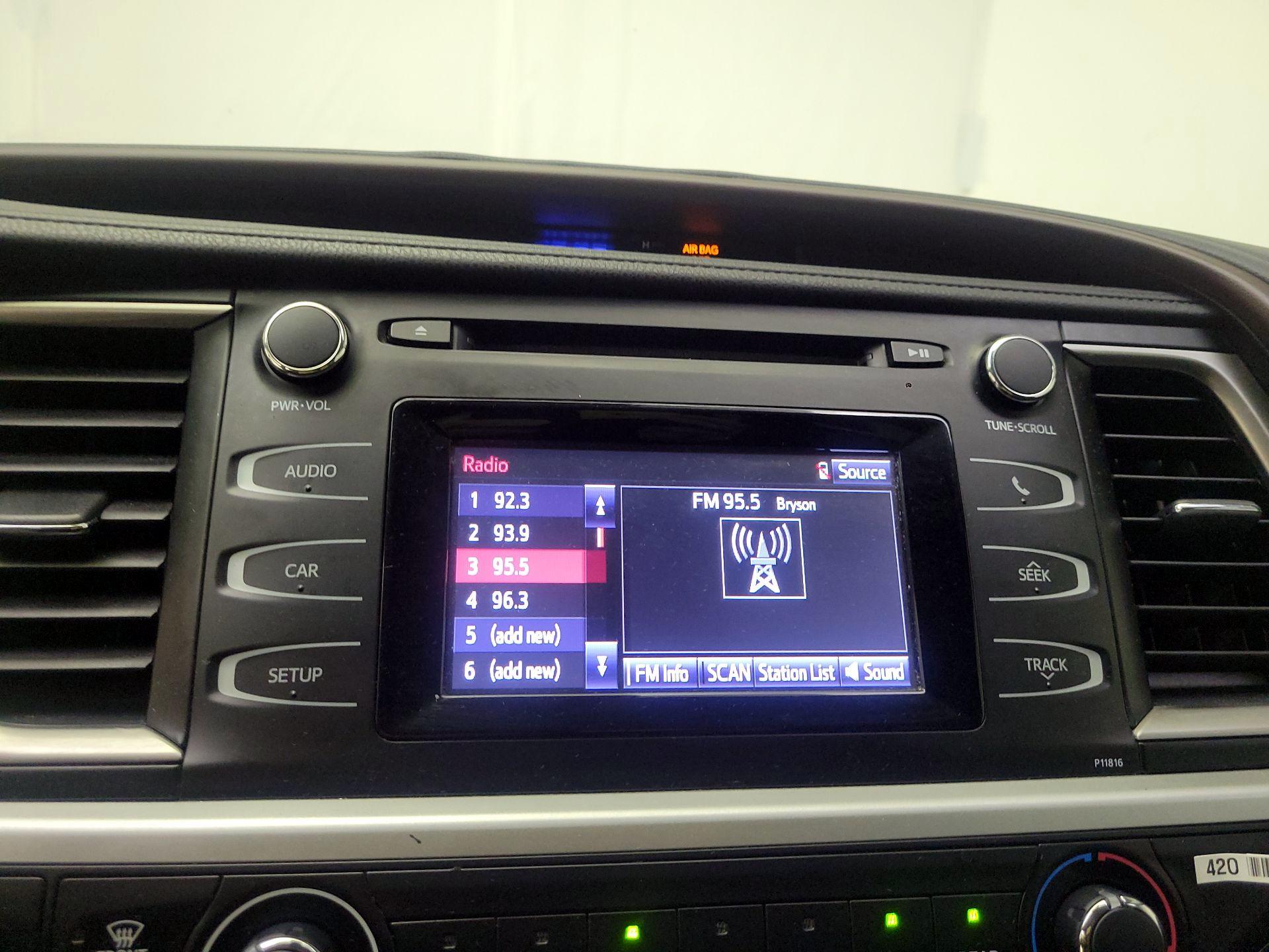 Thumbnail: 2019 Toyota Highlander - 15