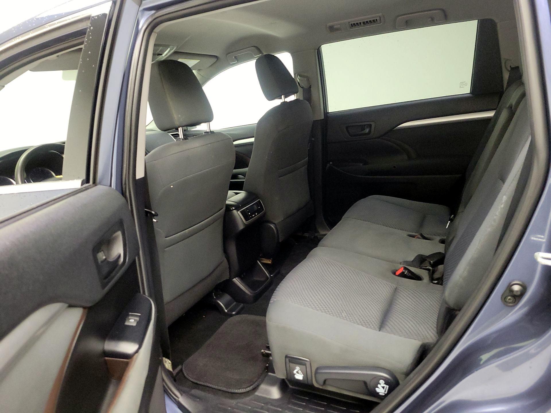 Thumbnail: 2019 Toyota Highlander - 19