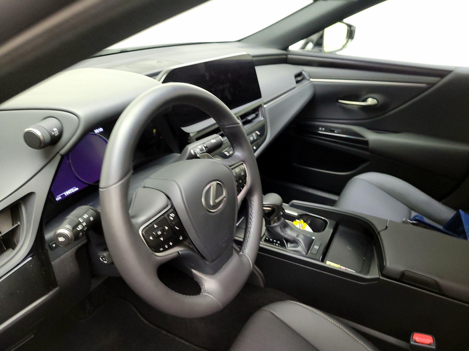 Thumbnail: 2023 Lexus ES - 9