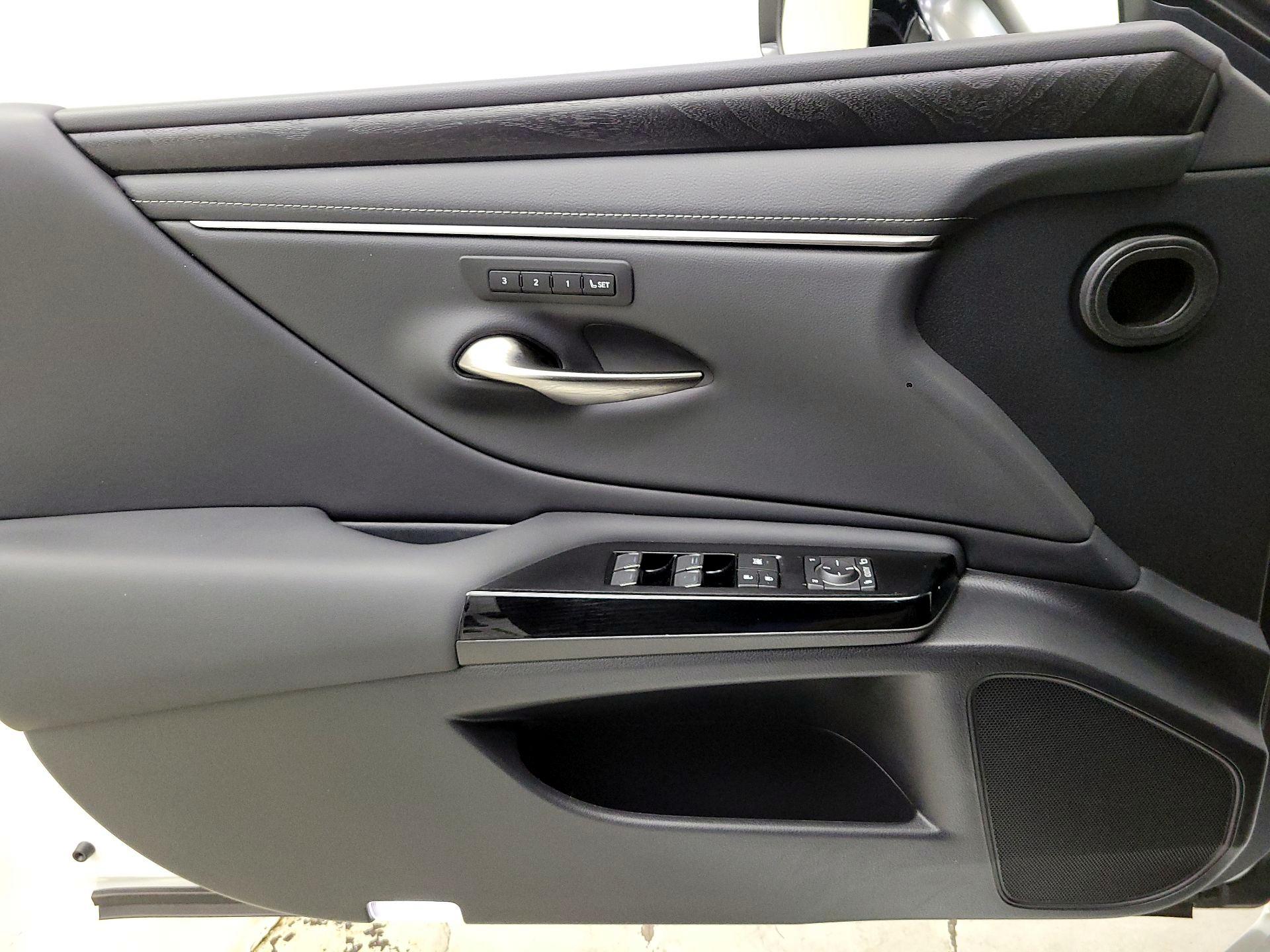 Thumbnail: 2023 Lexus ES - 12