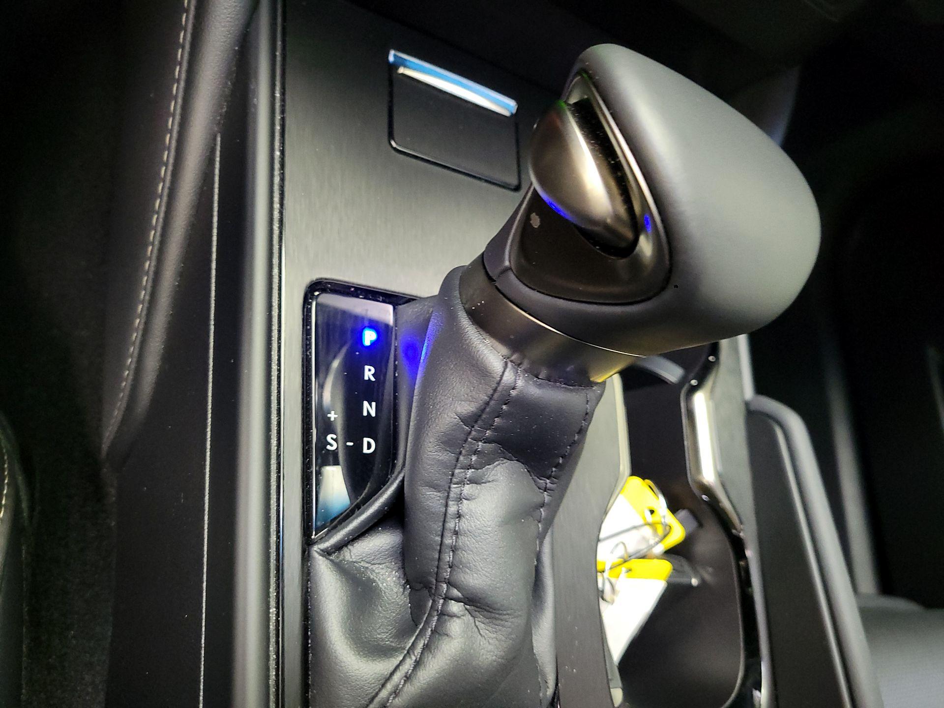 Thumbnail: 2023 Lexus ES - 17