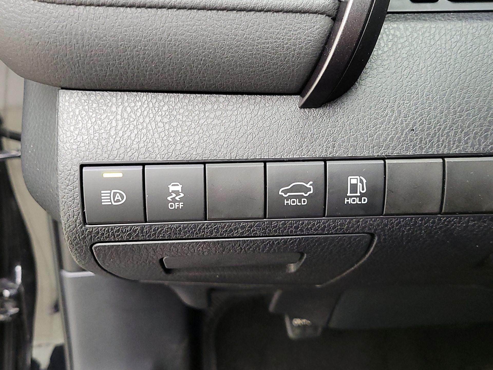 Thumbnail: 2019 Toyota Camry - 13