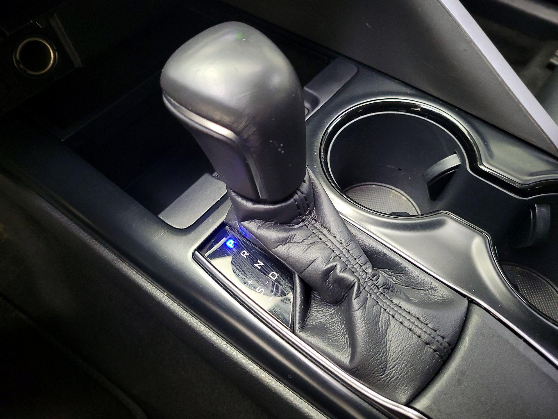 Thumbnail: 2019 Toyota Camry - 17