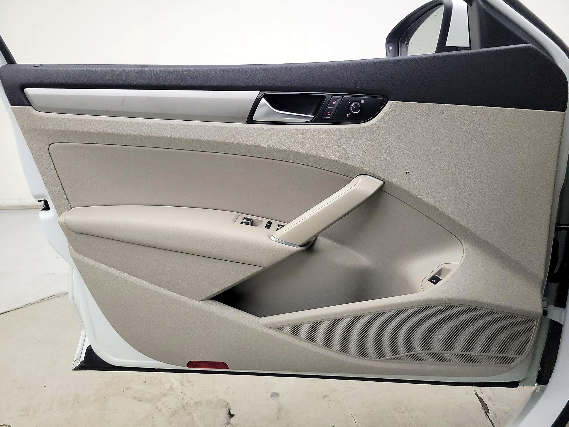 Thumbnail: 2022 Volkswagen Passat - 12