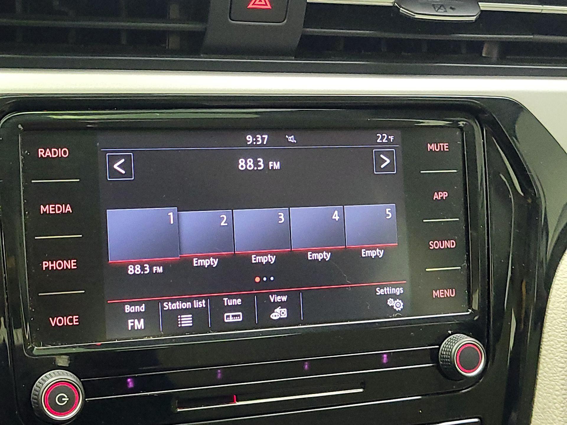 Thumbnail: 2022 Volkswagen Passat - 15