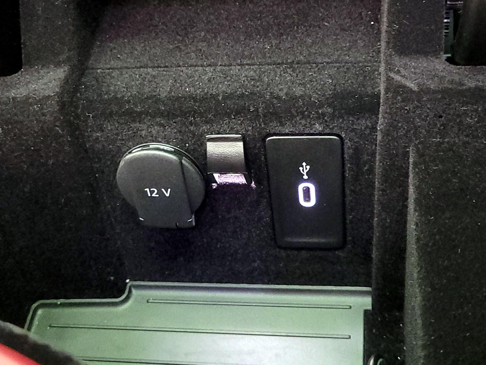 Thumbnail: 2023 Porsche Panamera - 19