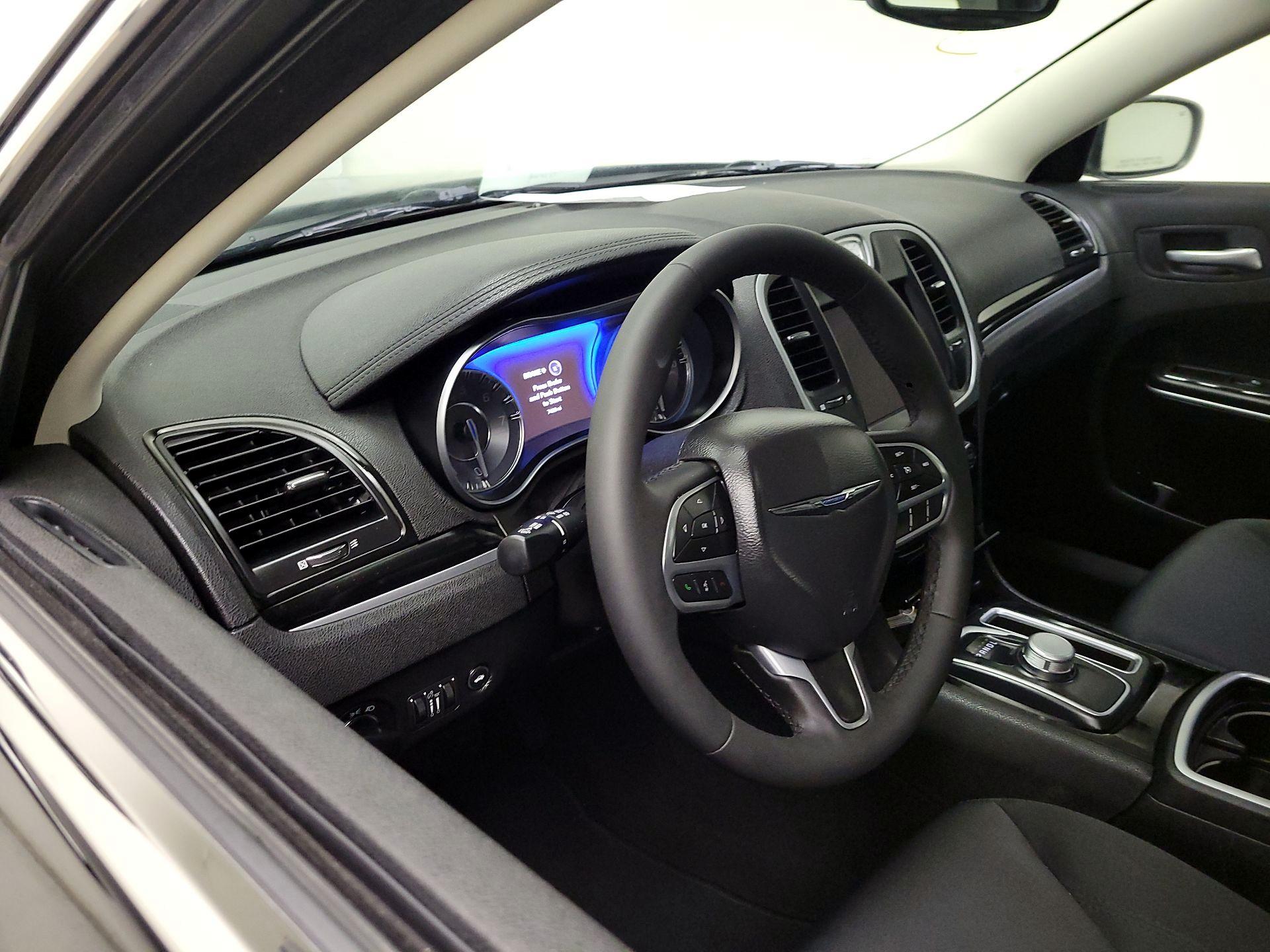 Thumbnail: 2023 Chrysler 300 - 9